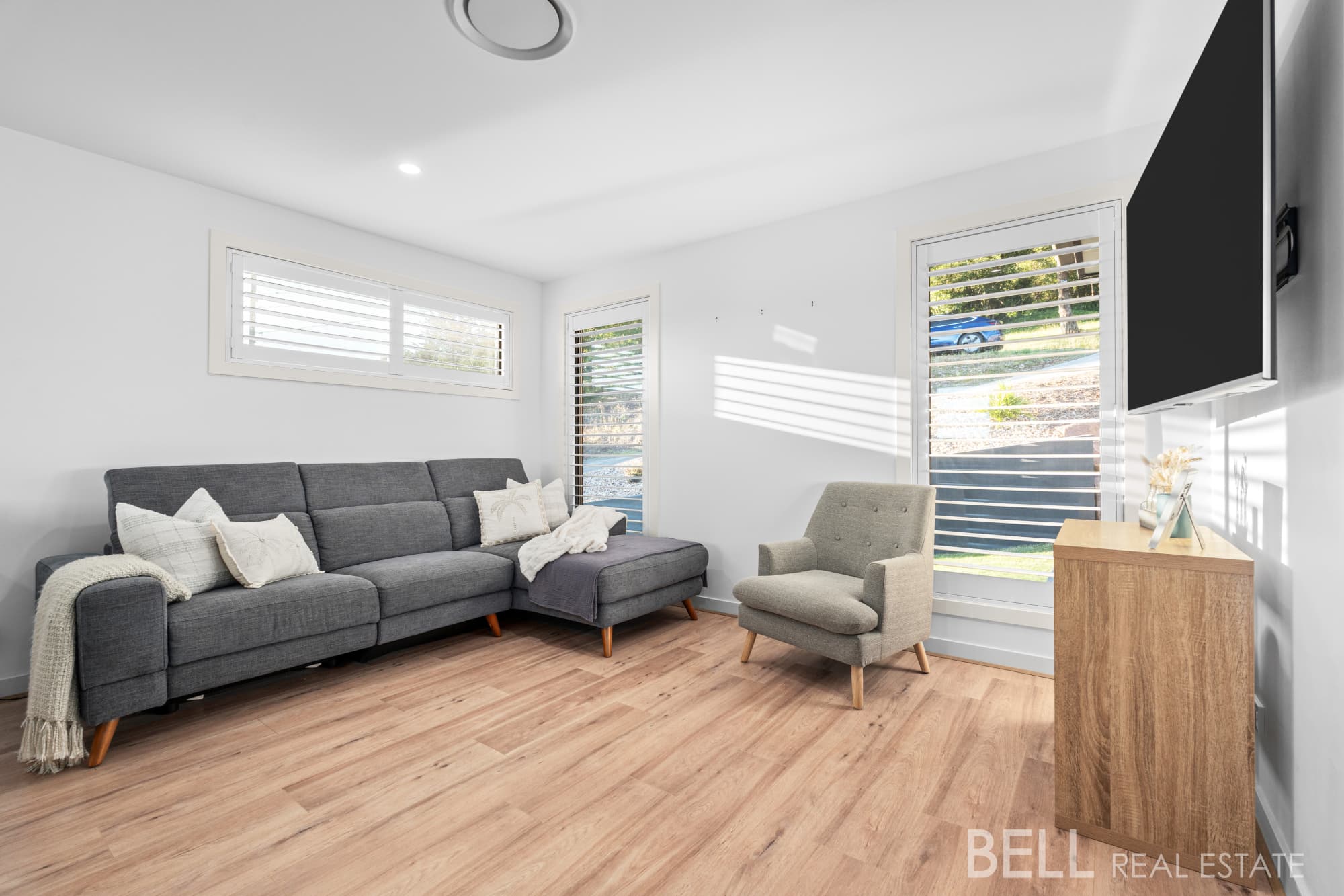 16 Cobden Crescent, LILYDALE, Lilydale - Thumbnail 4