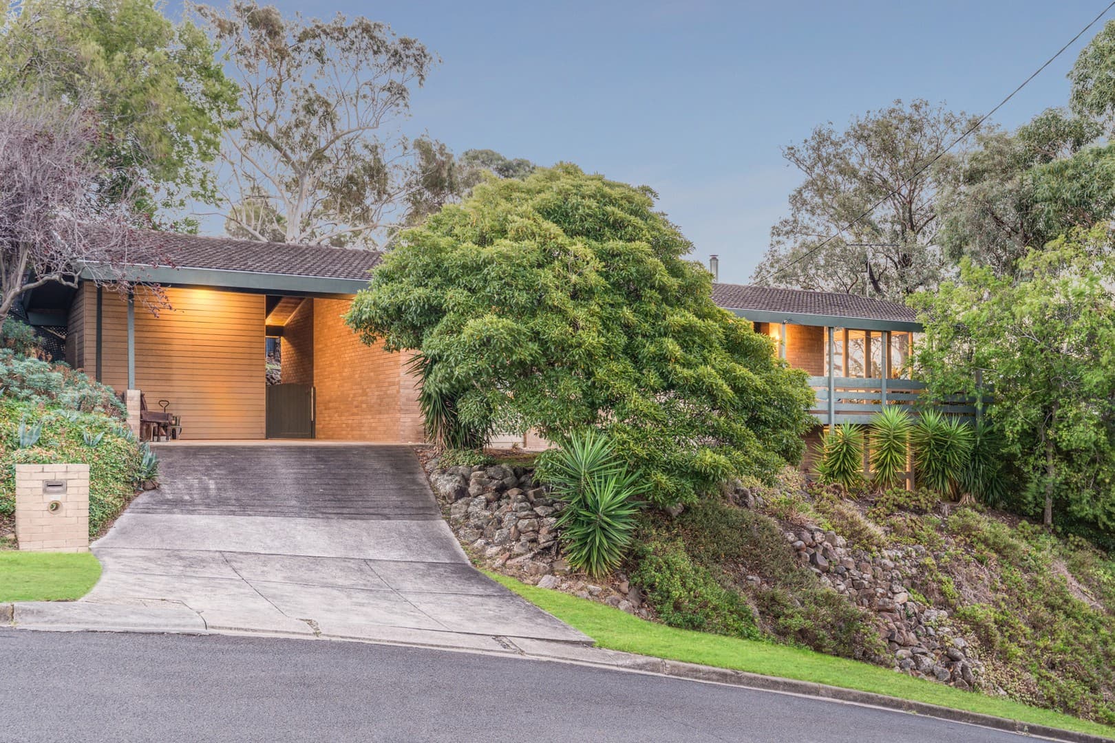 15 Challambra Crescent, Highton, VIC 3216, Highton - Thumbnail 2