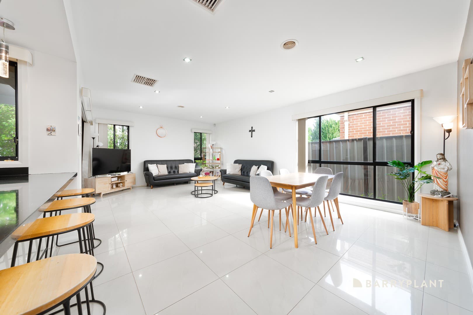 9 Bradshaw Avenue, Craigieburn, VIC 3064, Craigieburn - Thumbnail 2