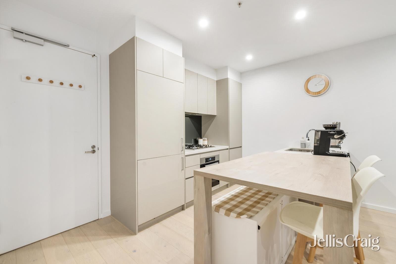 207/166 Whitehorse Road, Blackburn, Blackburn - Thumbnail 6