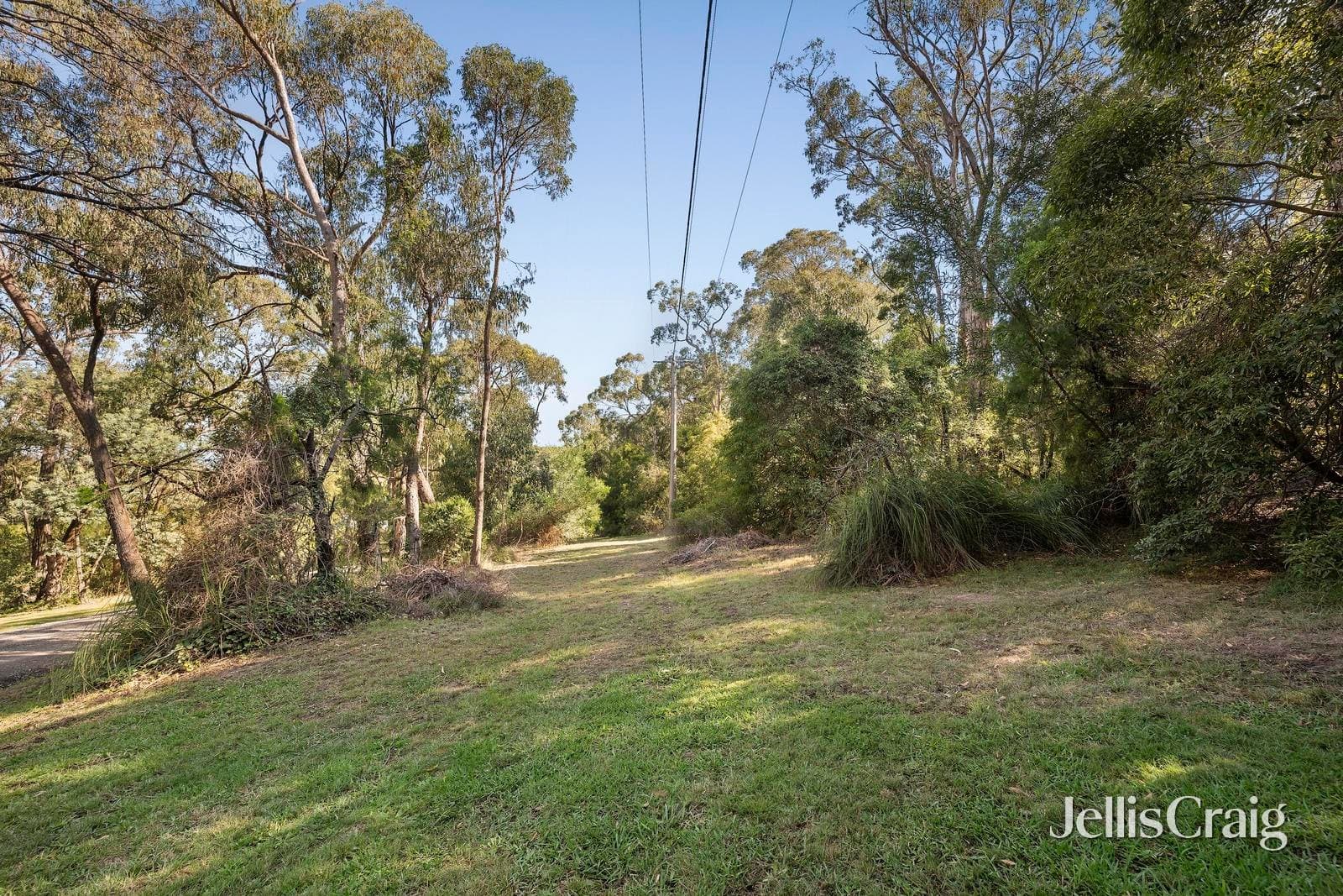 38 Thomas Crescent, Lilydale
    
    
      
        2,410 m2, Lilydale - Thumbnail 3