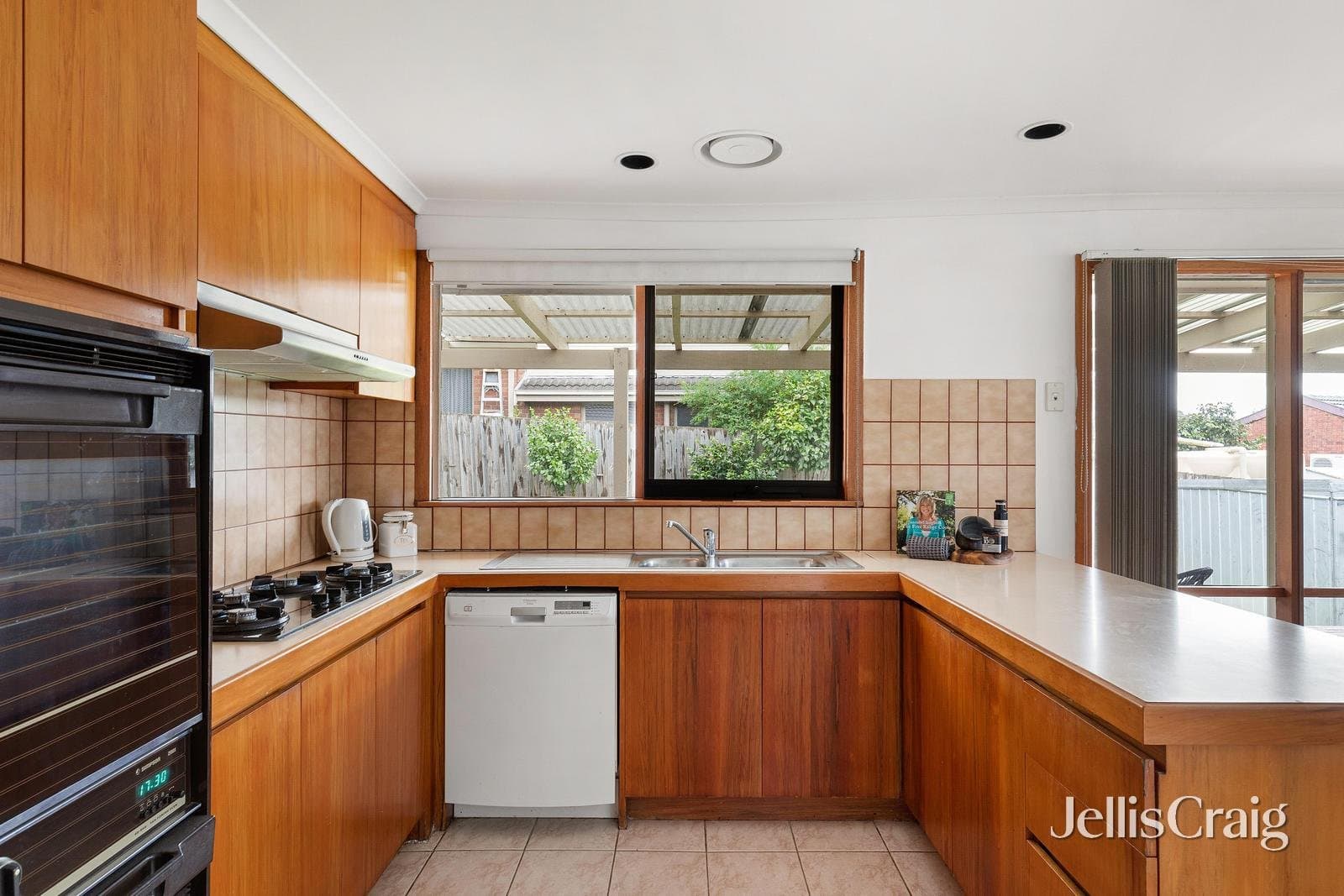 6 Larool Avenue, St Helena, St Helena - Thumbnail 7