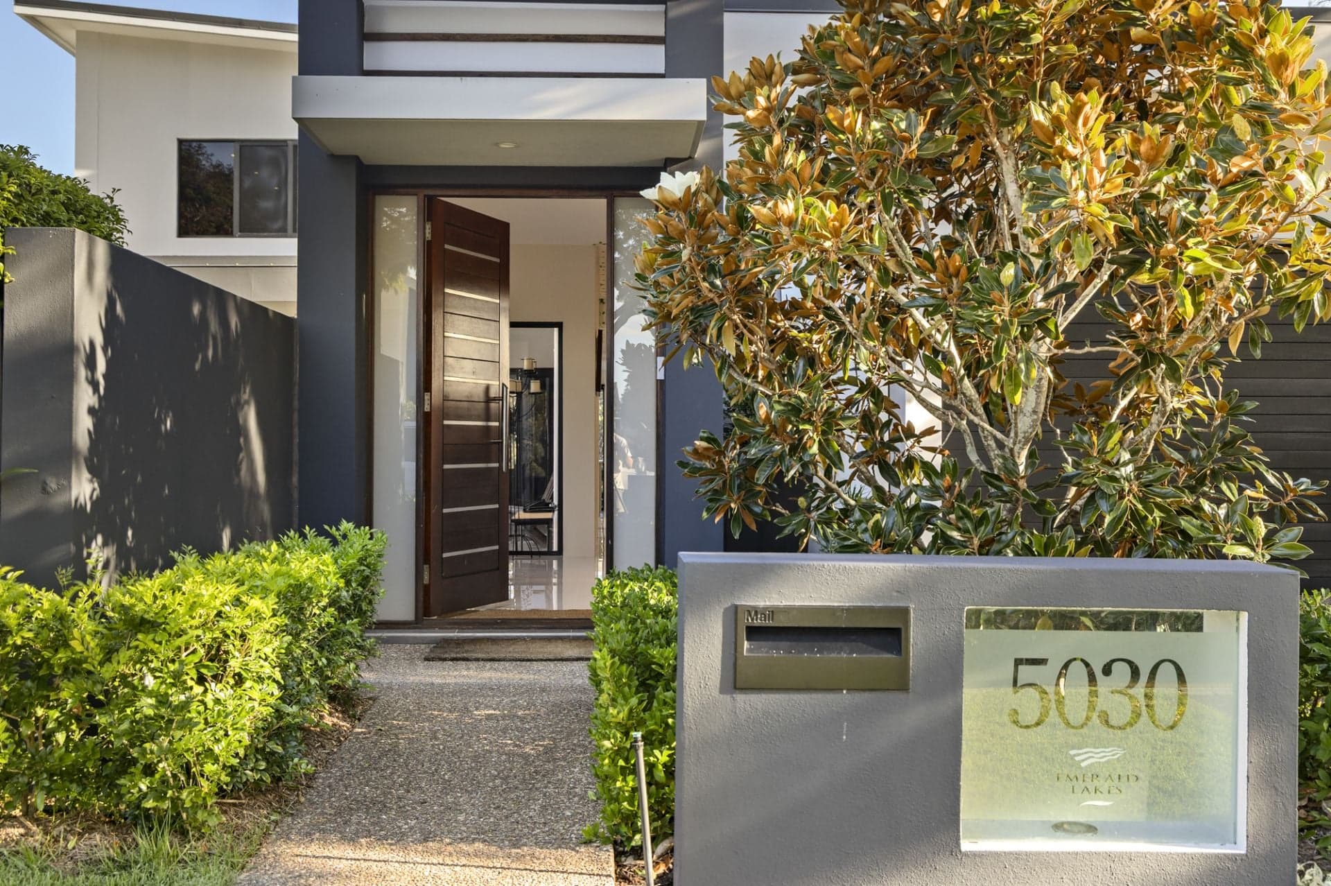 5030 Emerald Island Drive, Carrara, Carrara - Thumbnail 4