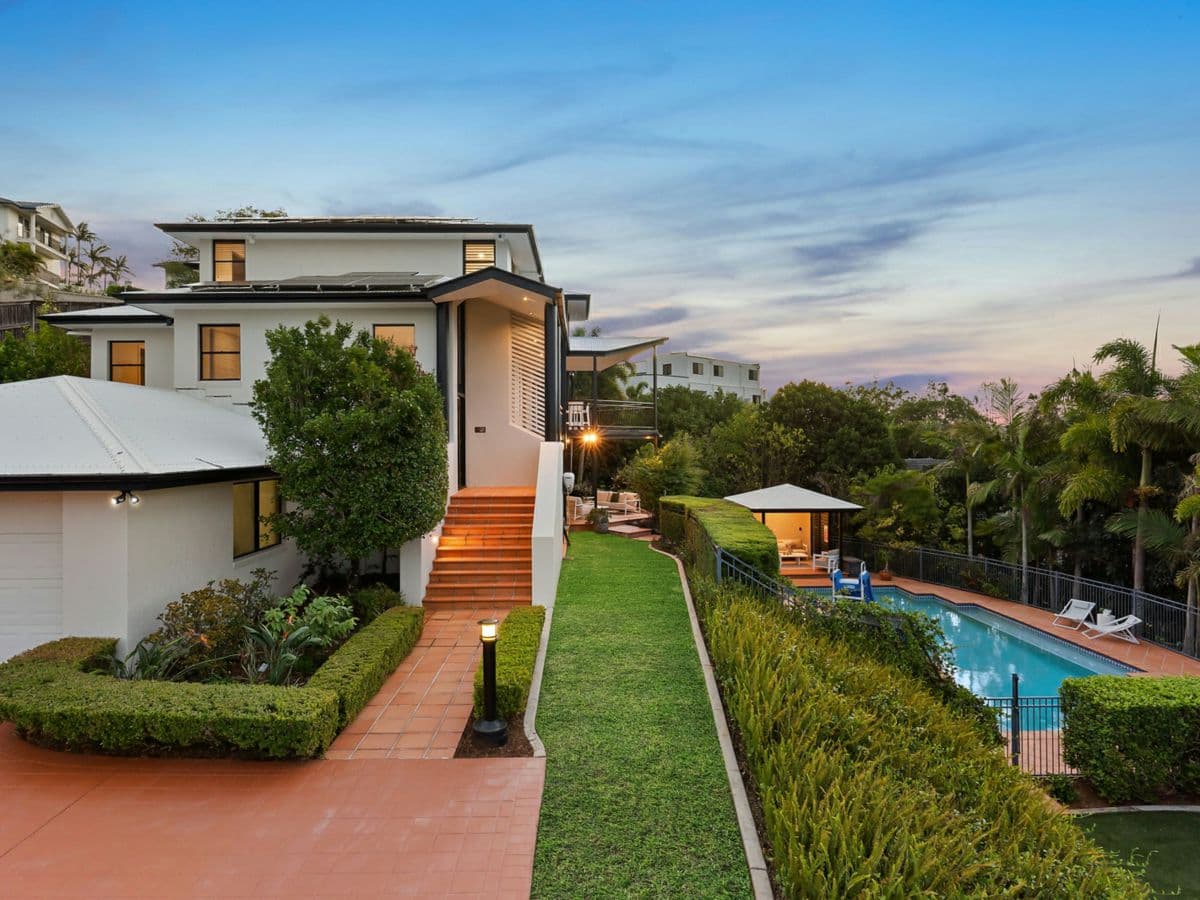 10 Tiara Close, MOUNT OMMANEY, Mount Ommaney - Thumbnail 2
