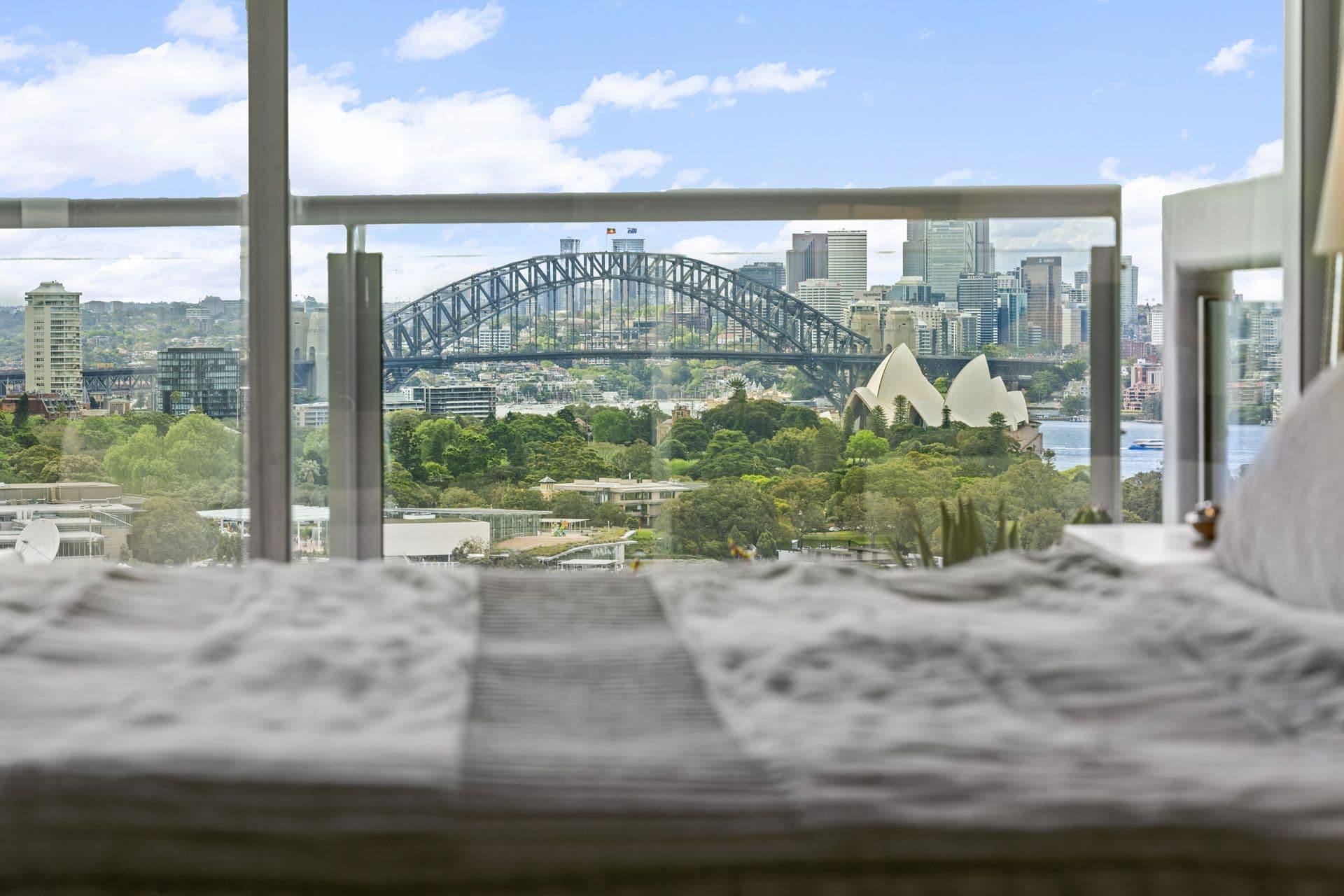 Just a moment..., Potts Point - Thumbnail 2