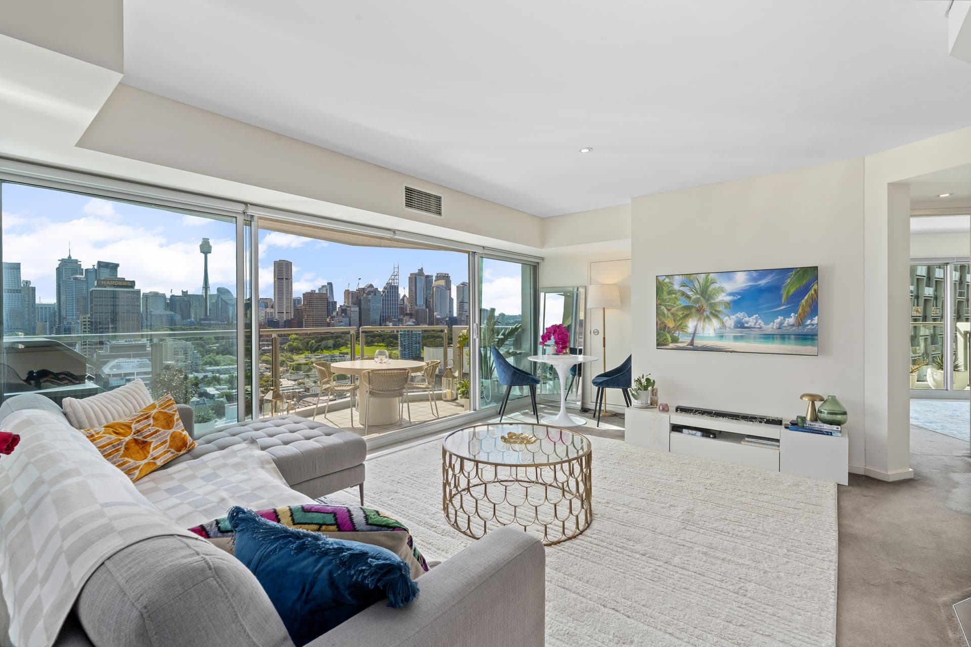 Just a moment..., Potts Point - Thumbnail 3