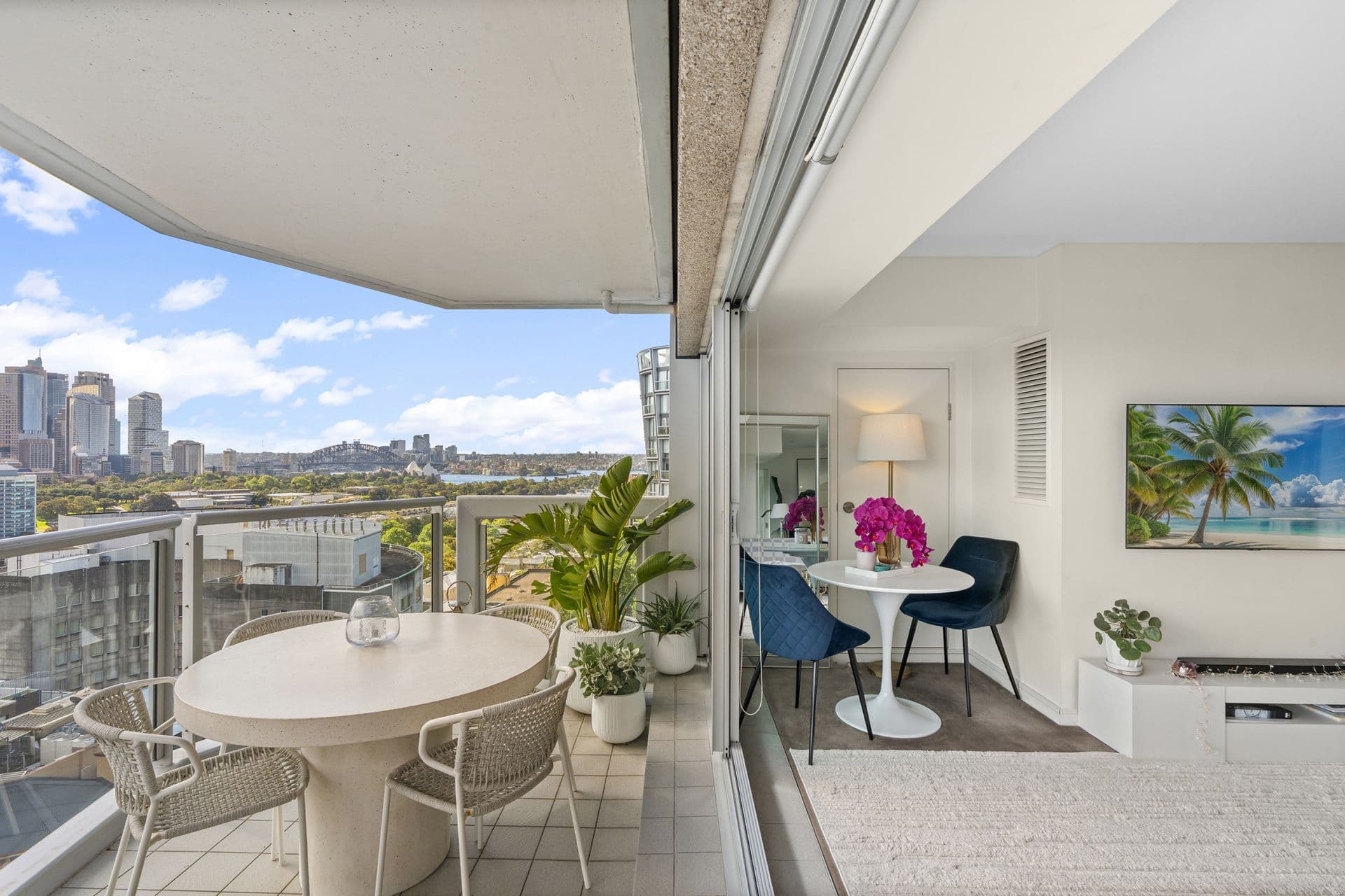 Just a moment..., Potts Point - Thumbnail 5