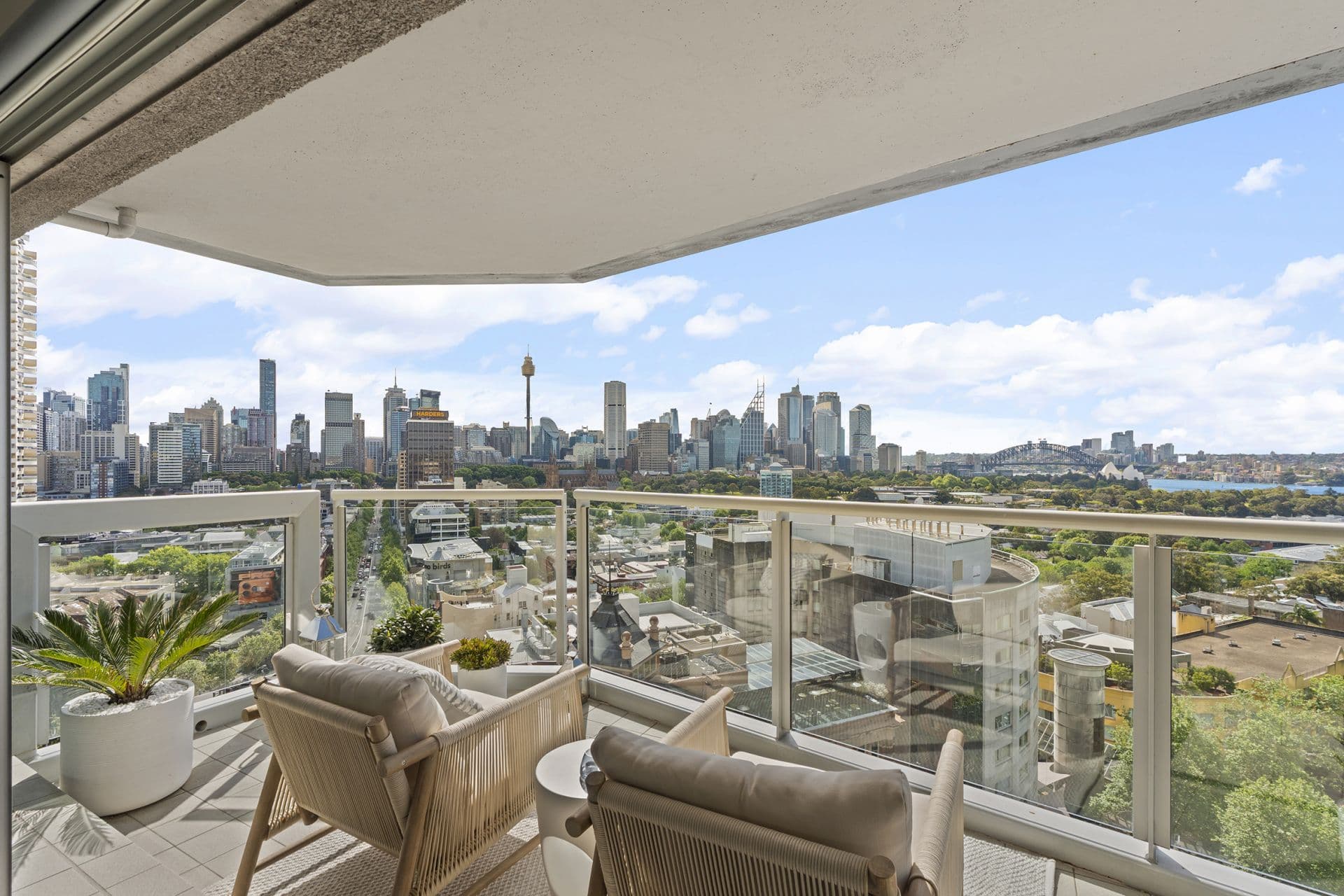 Just a moment..., Potts Point - Thumbnail 6