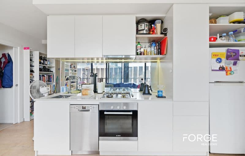 604 / 130 Dudley Street, West Melbourne, West Melbourne - Thumbnail 3
