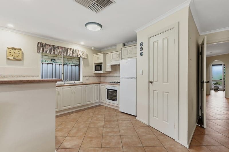 30 Hampton Drive, Oakden - Thumbnail 2