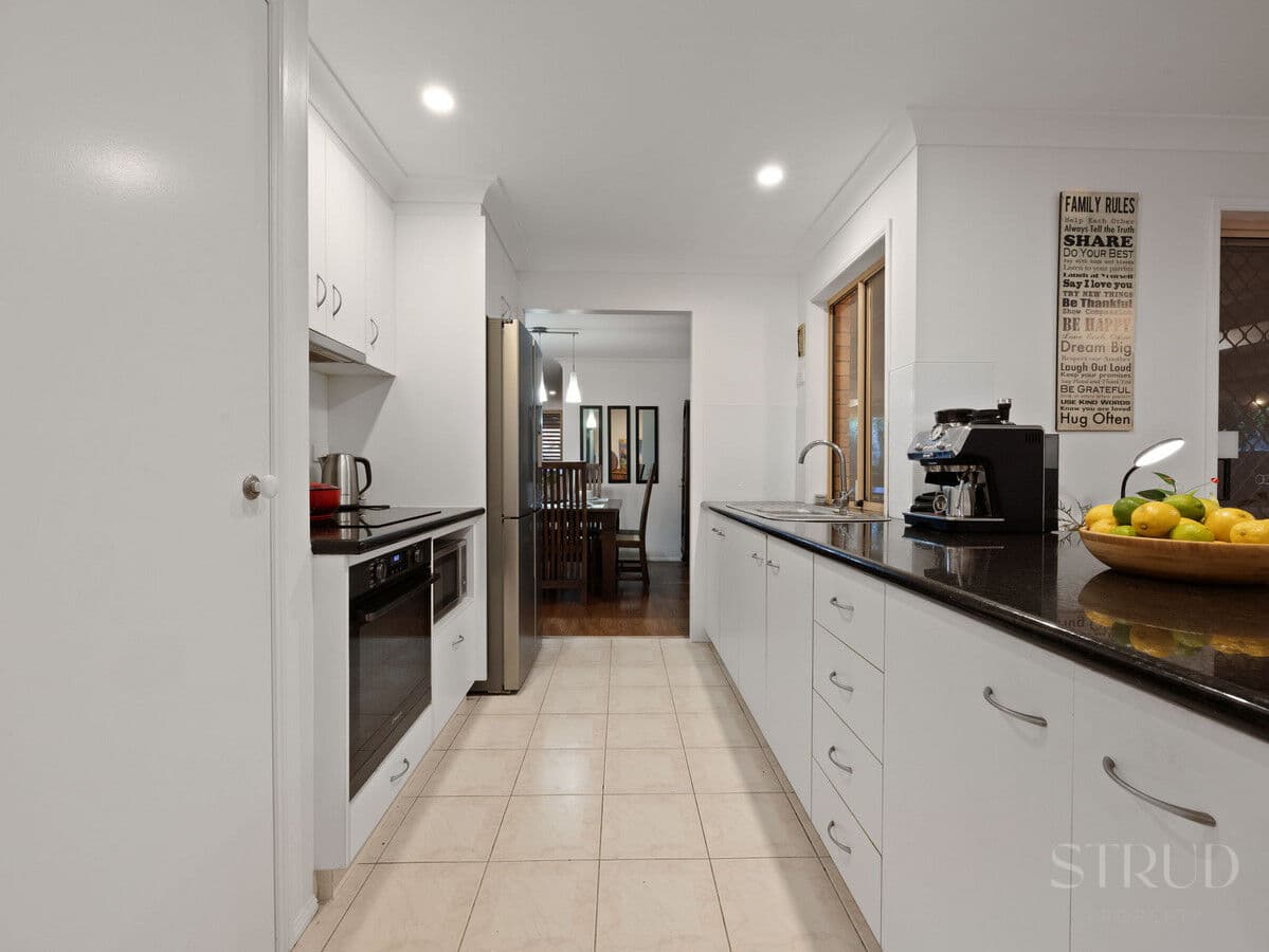 12 Zinnea Street, Elanora QLD 4221, Elanora - Thumbnail 2