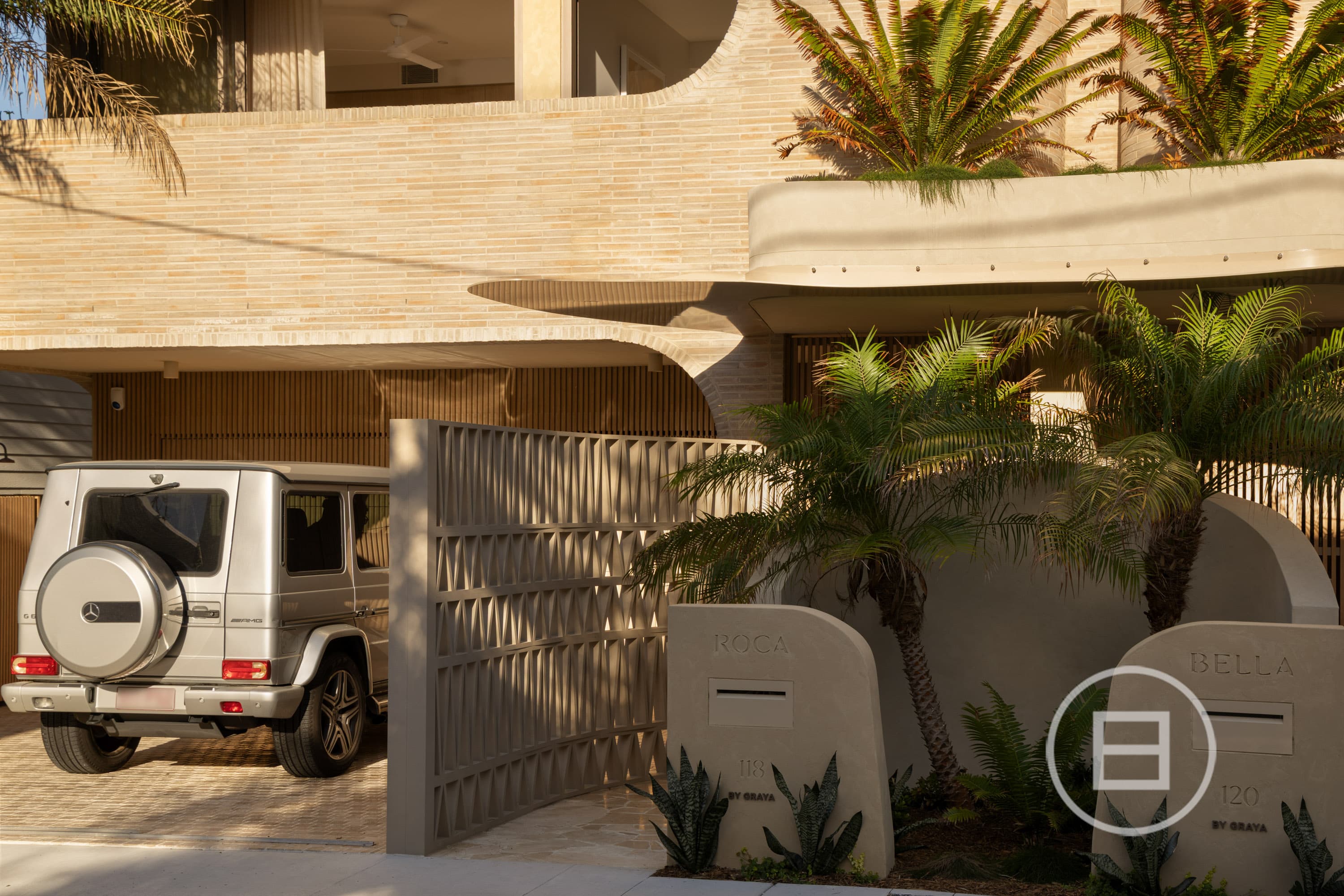 118 Hedges Avenue, MERMAID BEACH, QLD, Mermaid Beach - Thumbnail 2