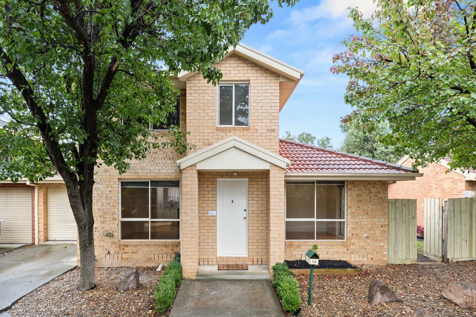 14 Gateway Close, Chadstone, Chadstone - Thumbnail 2