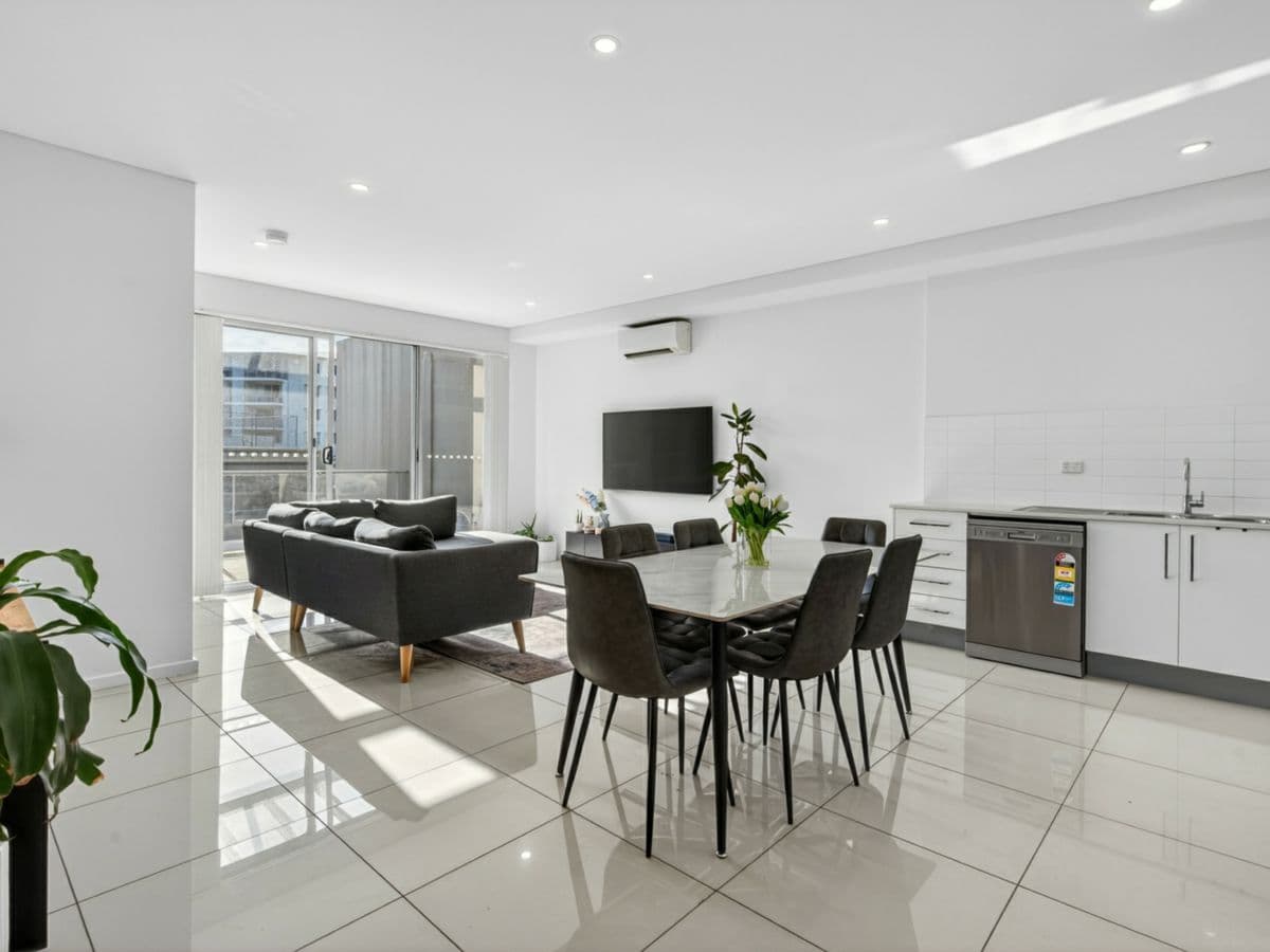 303/11 Junia Avenue, TOONGABBIE, Toongabbie - Image 1