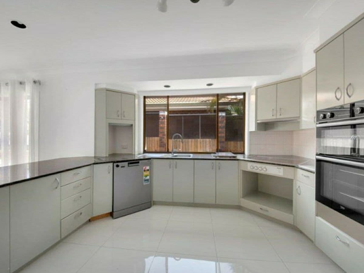 1 Bingera Street, CLINTON, Clinton - Thumbnail 2