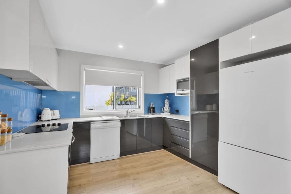 32 Davis Avenue, Davistown - Thumbnail 2