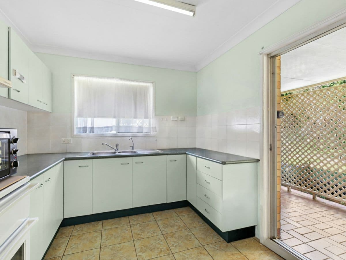 61 Caloundra Street, LANDSBOROUGH, Landsborough - Thumbnail 2