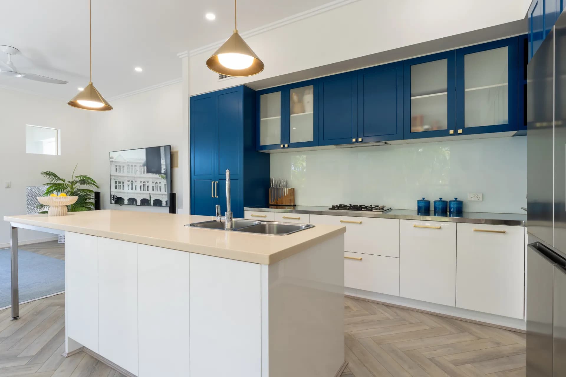 6010 Calardo Avenue, Hope Island, QLD, Hope Island - Thumbnail 6