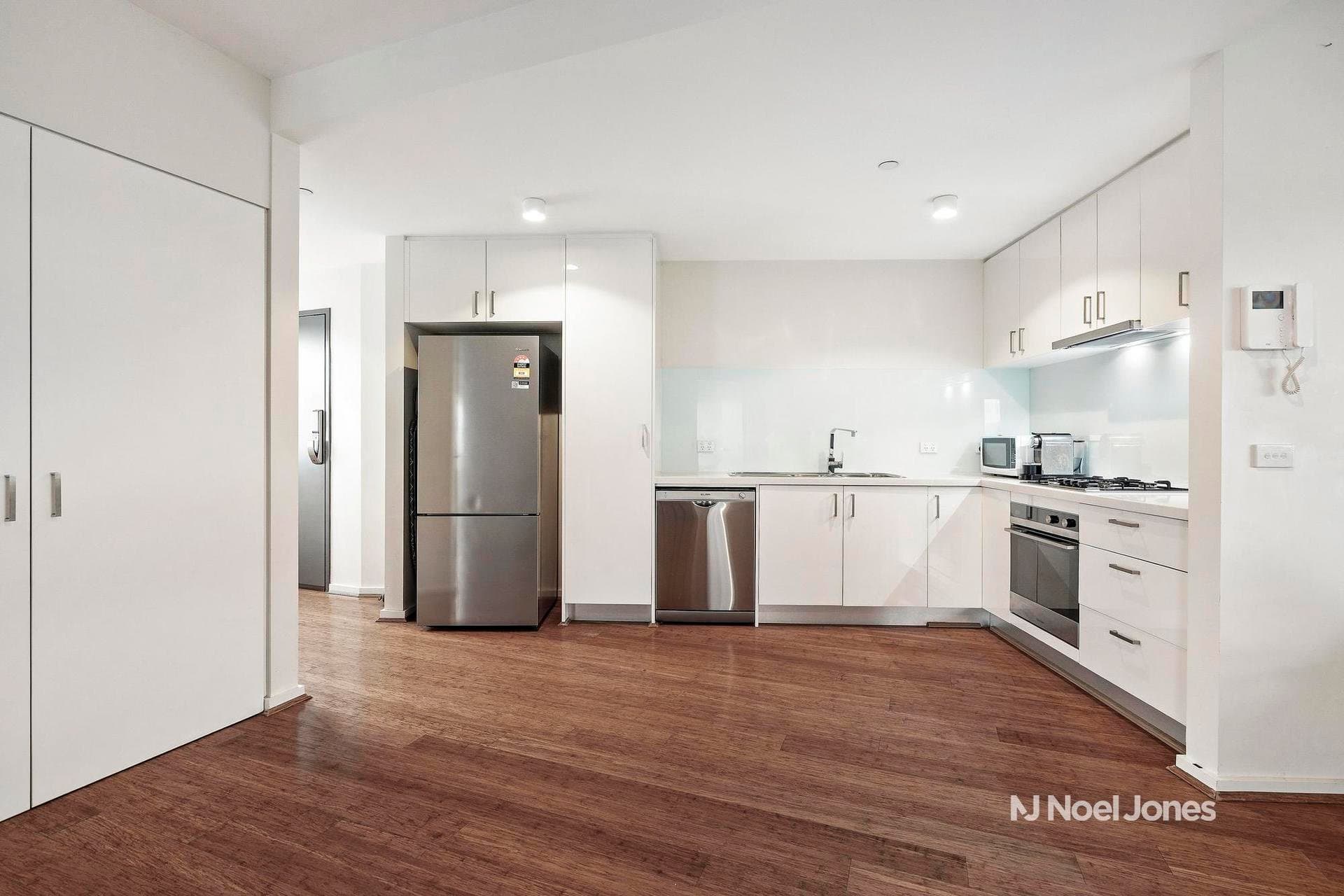 214/569 Whitehorse Road, Mitcham - Thumbnail 2