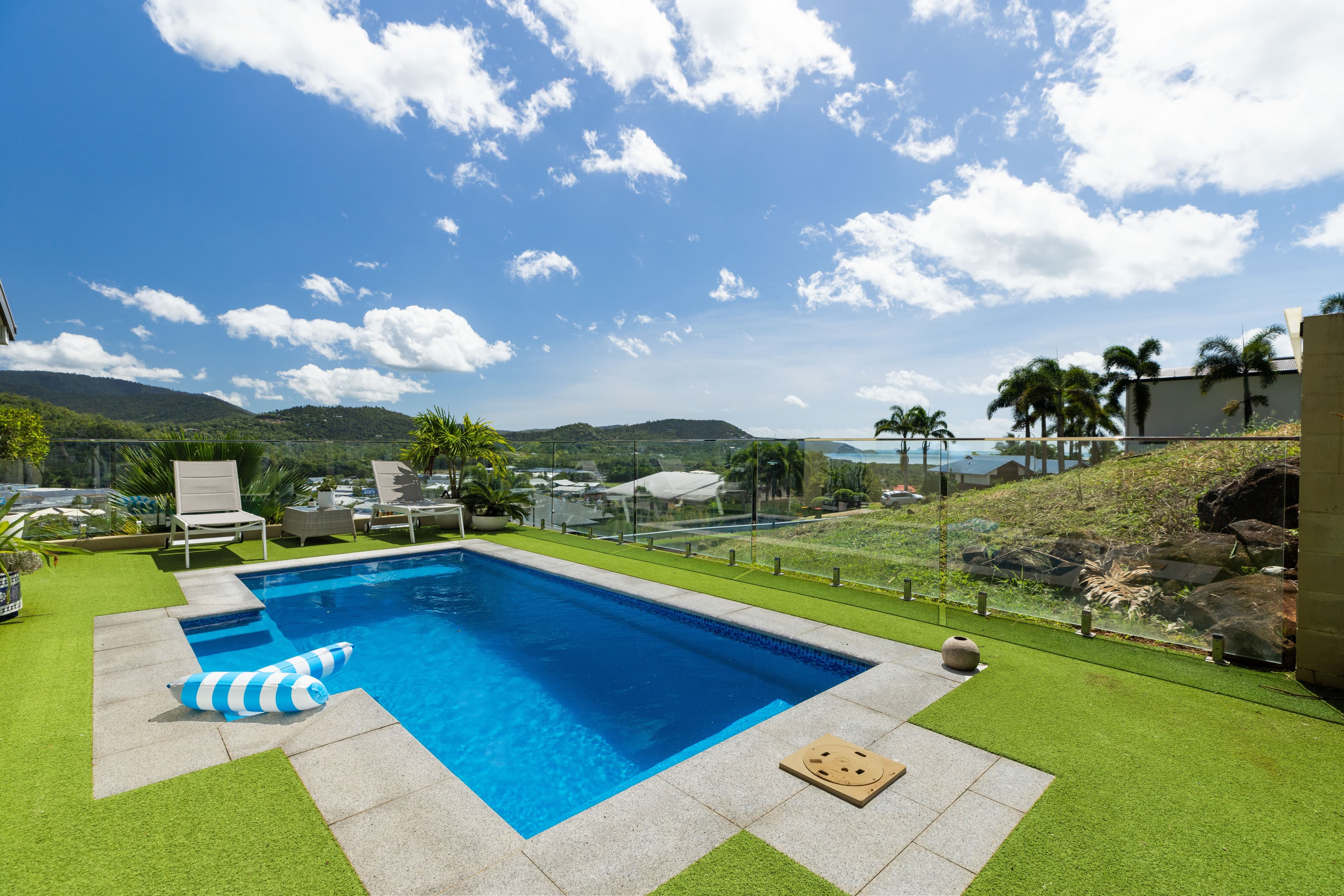 11 Whitehaven Crescent, Cannonvale - Image 1