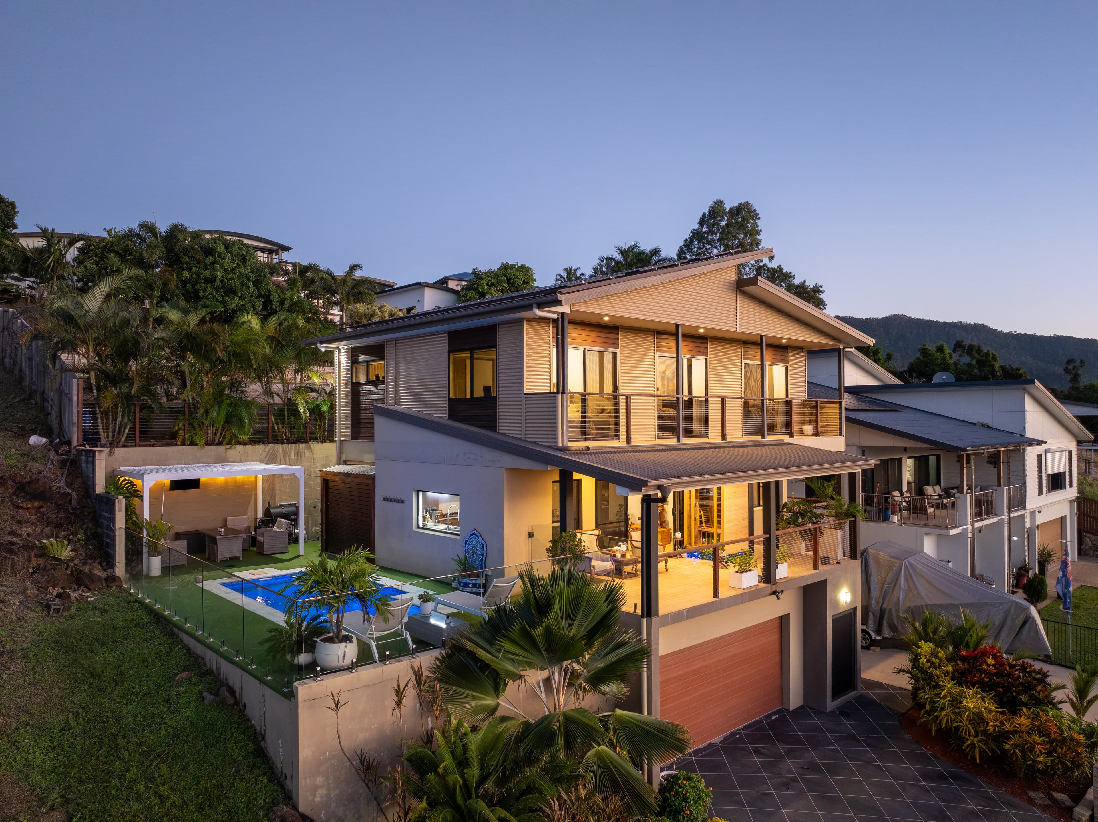 11 Whitehaven Crescent, Cannonvale - Thumbnail 2