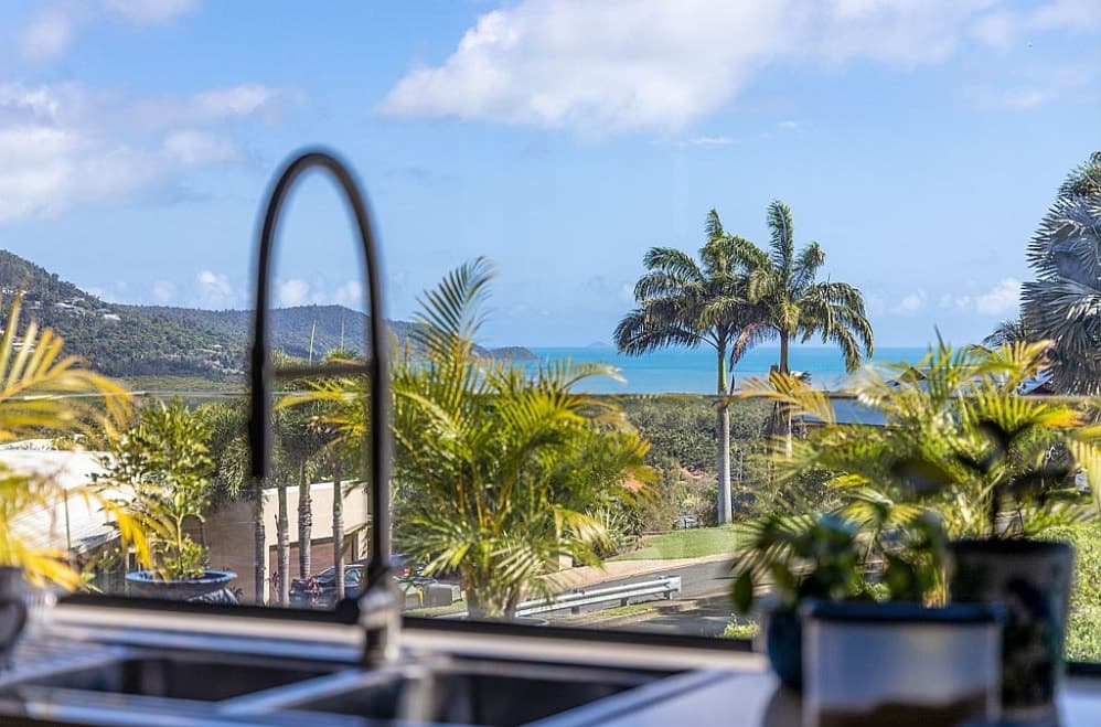 11 Whitehaven Crescent, Cannonvale - Thumbnail 6