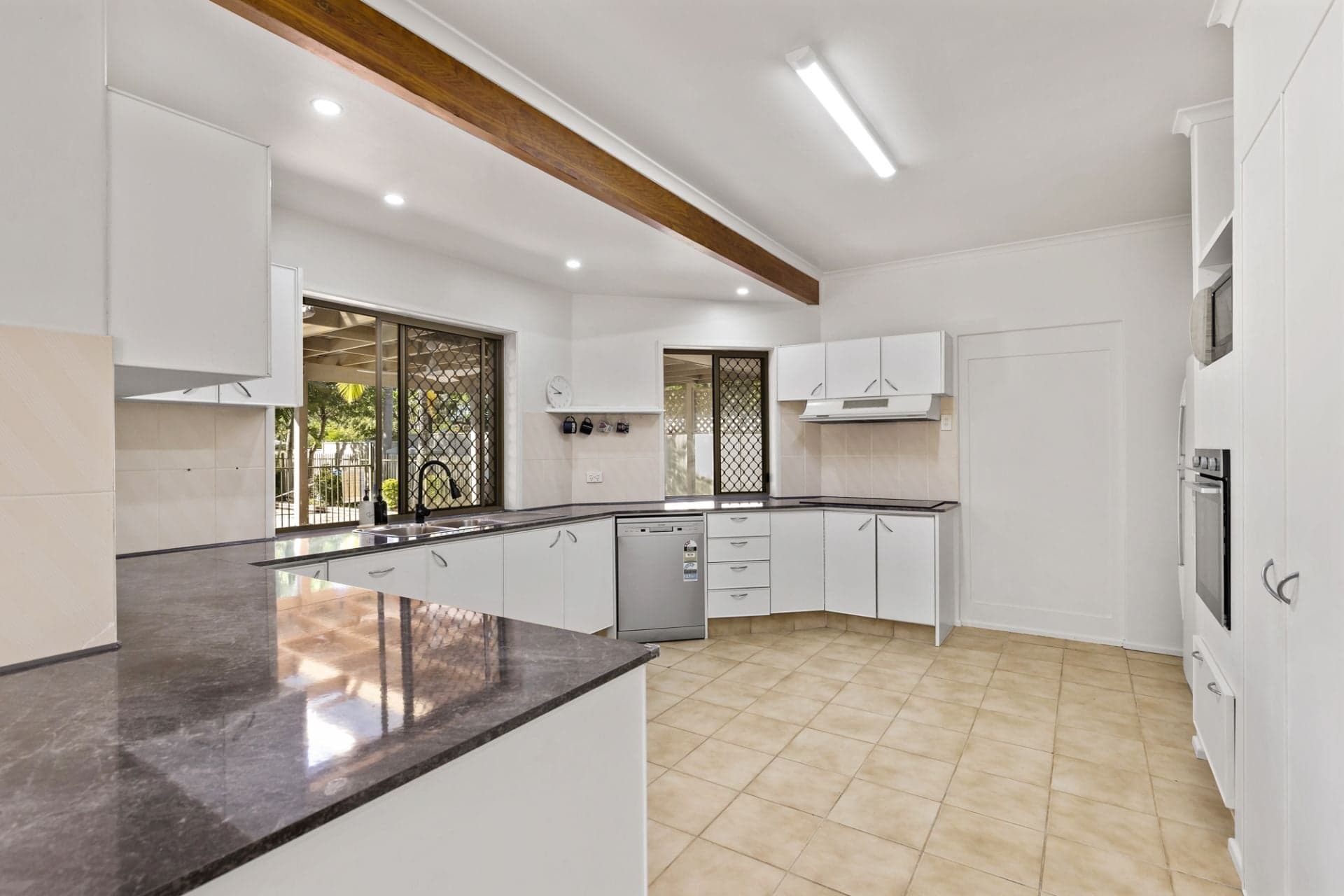 9 Devlin Street, Parkwood, Parkwood - Thumbnail 7