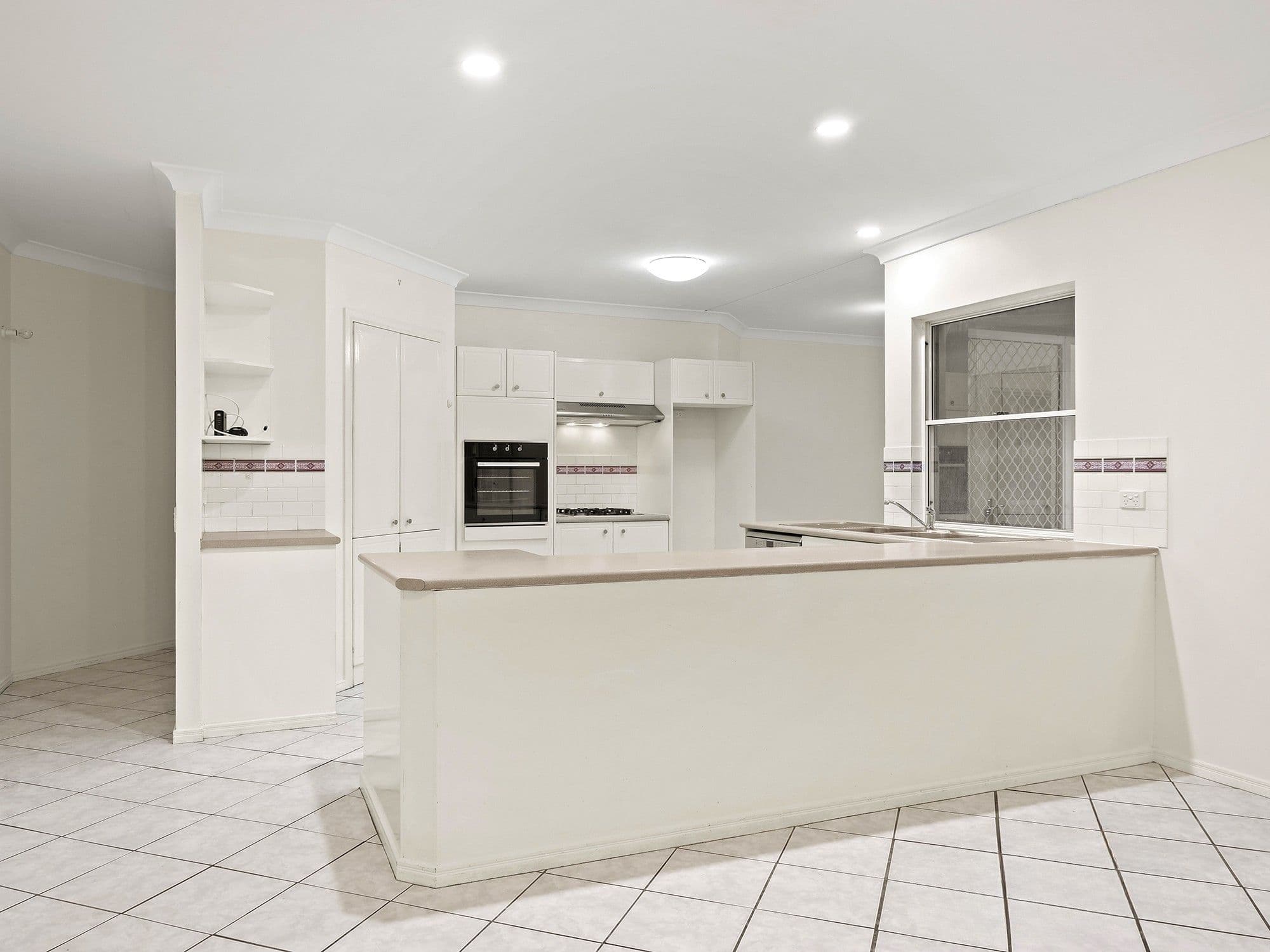9 Glengyle Place, Forest Lake QLD 4078, Forest Lake - Thumbnail 4