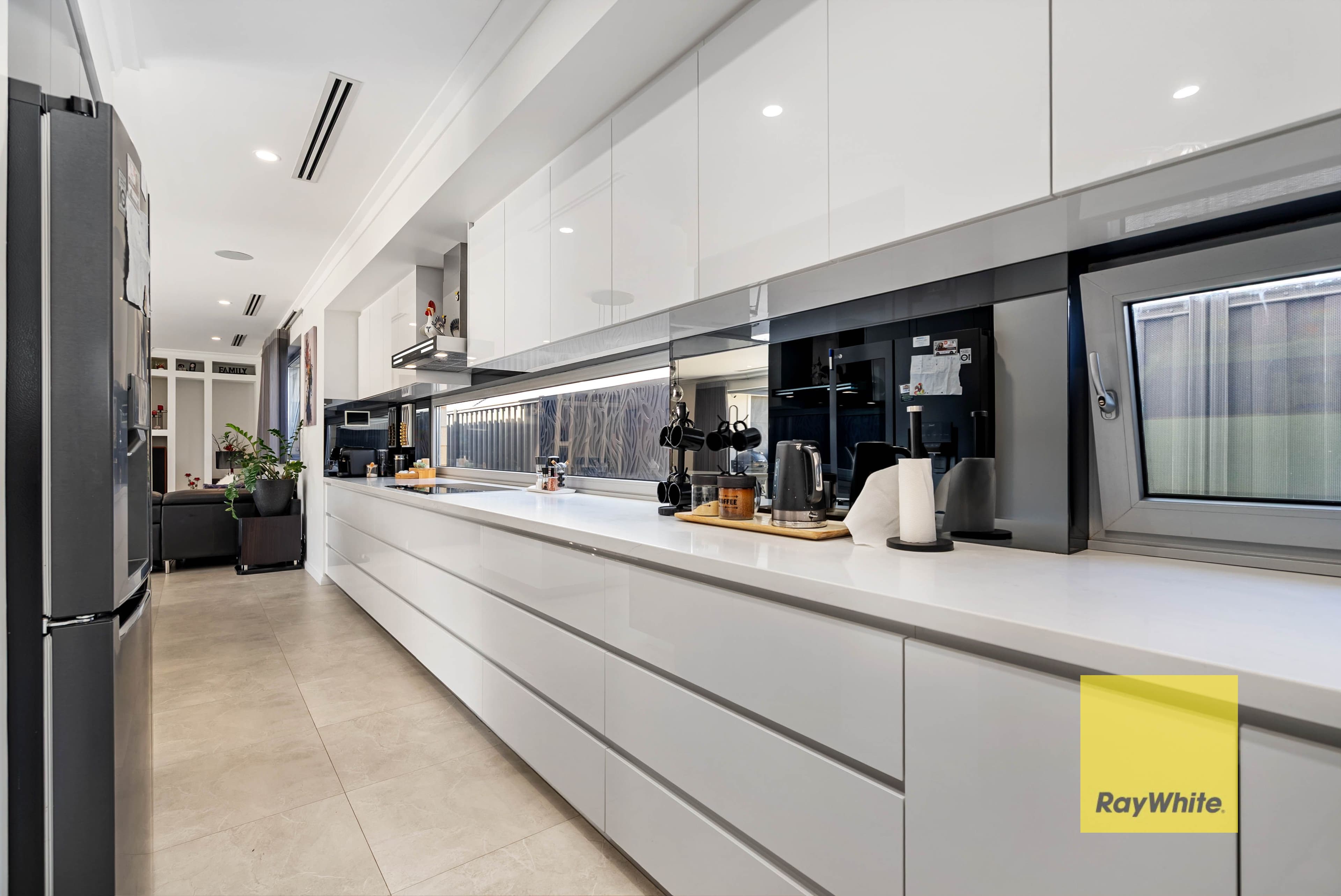 115 Turquoise Boulevard, TREEBY WA 6164, Treeby - Thumbnail 4