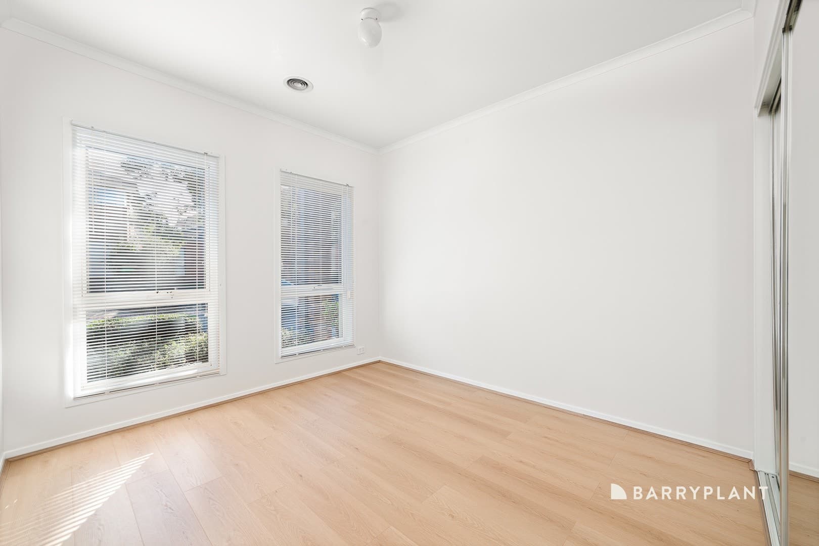 35 Waterlily Drive, Epping, VIC 3076, Epping - Thumbnail 7