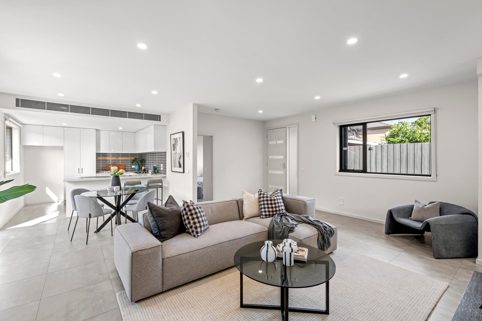 2/70 King Street, Airport West, VIC 3042, Airport West - Thumbnail 2