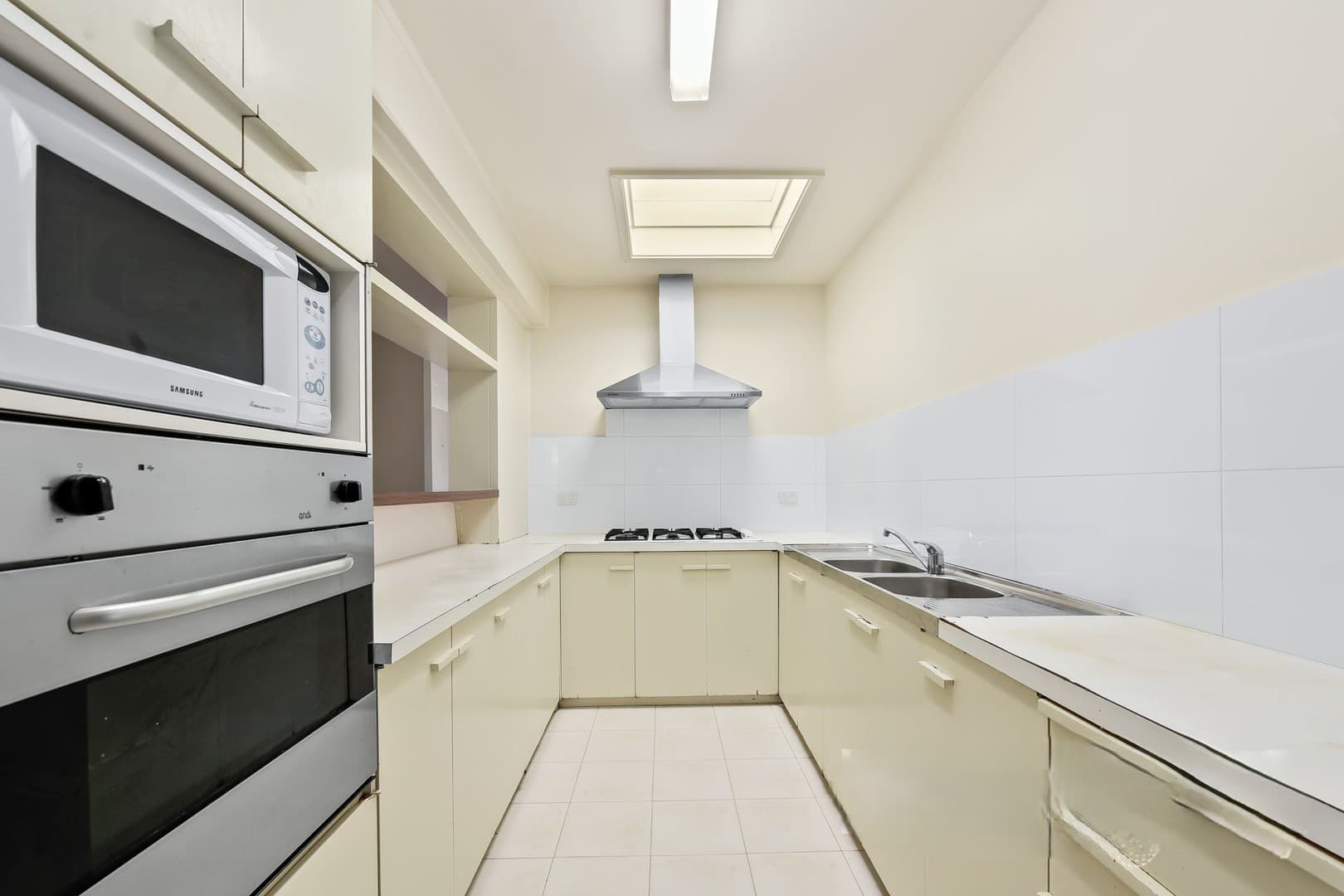 44 Caithness Crescent, Glen Waverley, VIC 3150, Glen Waverley - Thumbnail 2