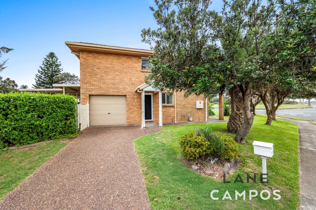 1 / 10 Griffith Avenue, Stockton NSW 2295, Stockton - Image 1