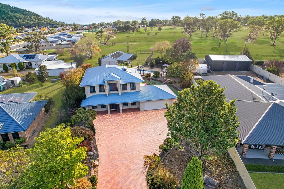 24 Fairway Crescent, Stanthorpe QLD 4380, Stanthorpe - Thumbnail 2
