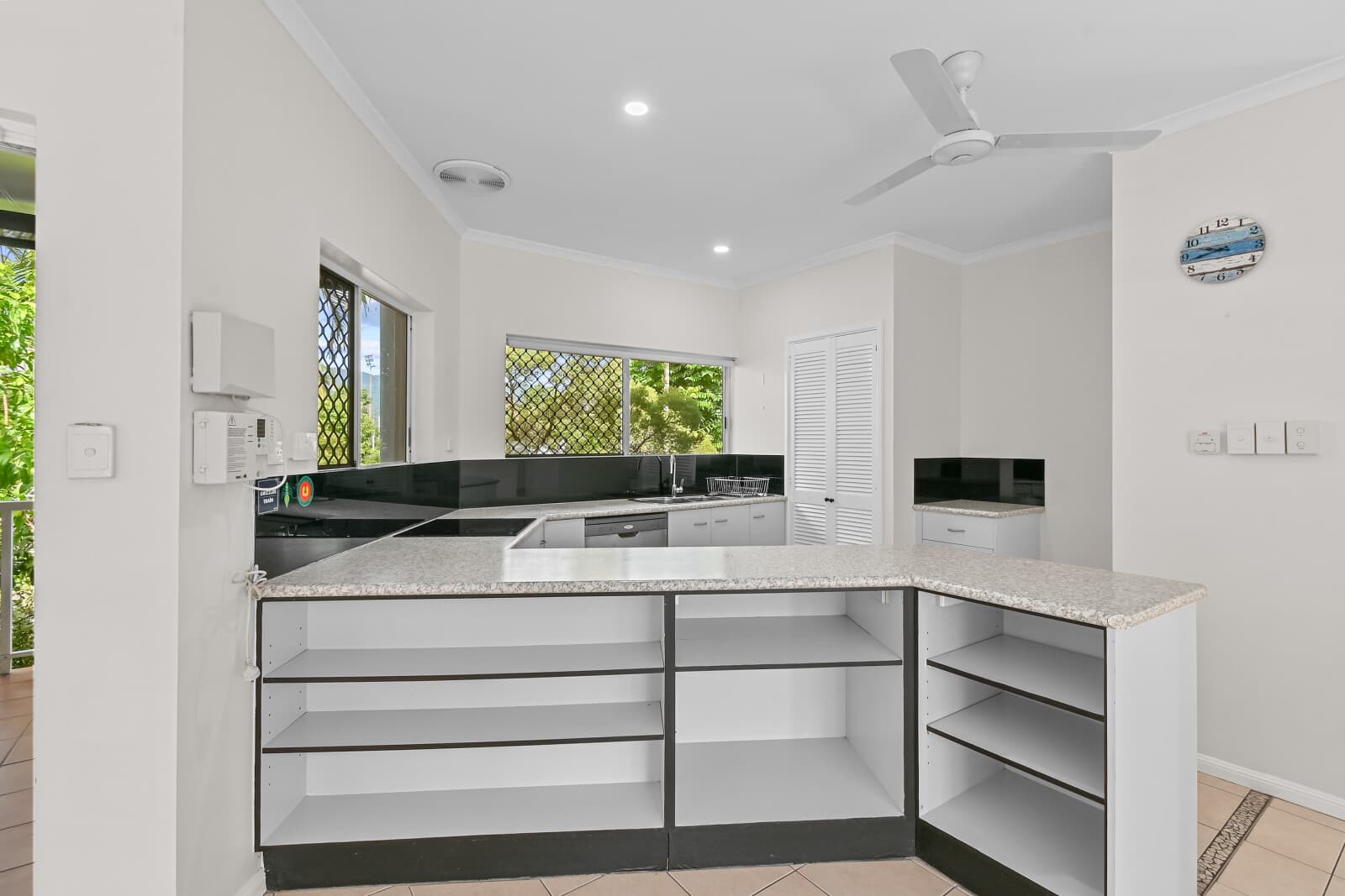 6/8-14 ROSE STREET Westcourt QLD 4870, Westcourt - Thumbnail 4