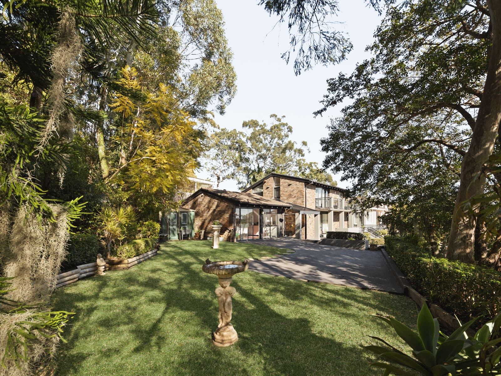 1 Tallowwood Avenue, Lugarno - Thumbnail 2