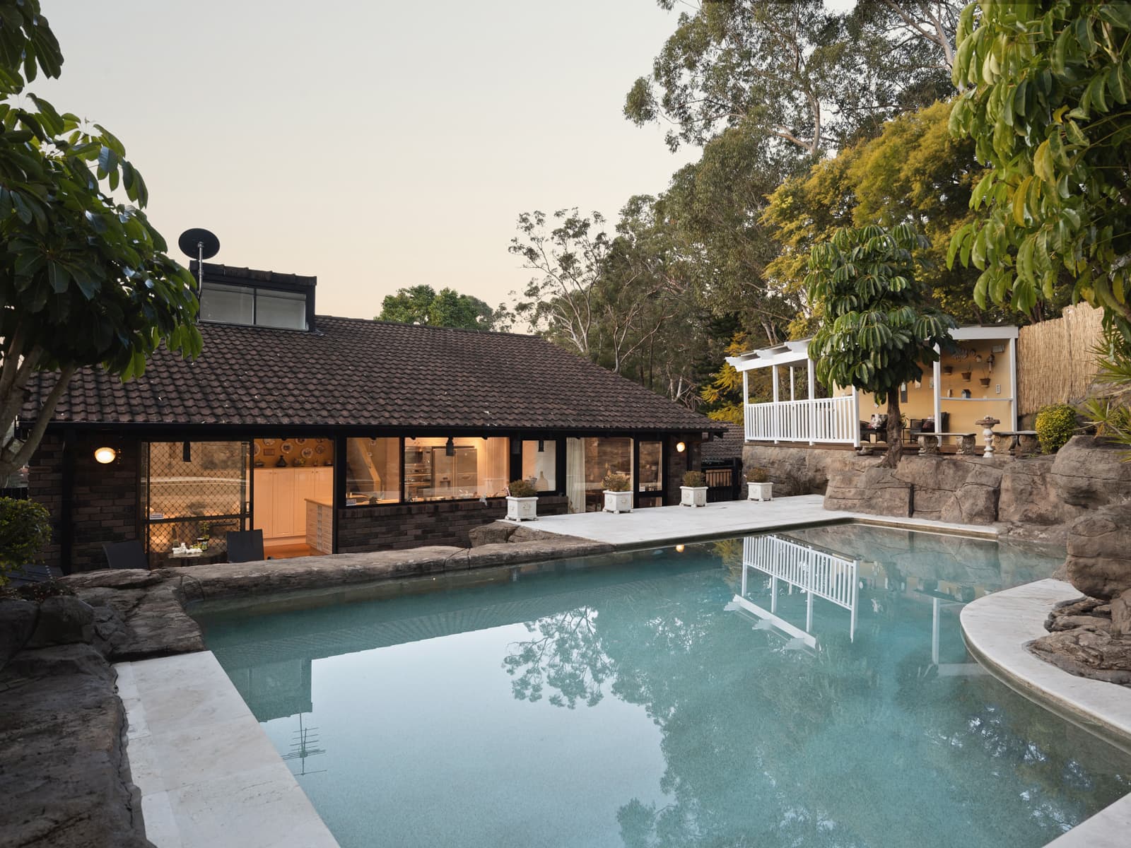 1 Tallowwood Avenue, Lugarno - Thumbnail 3