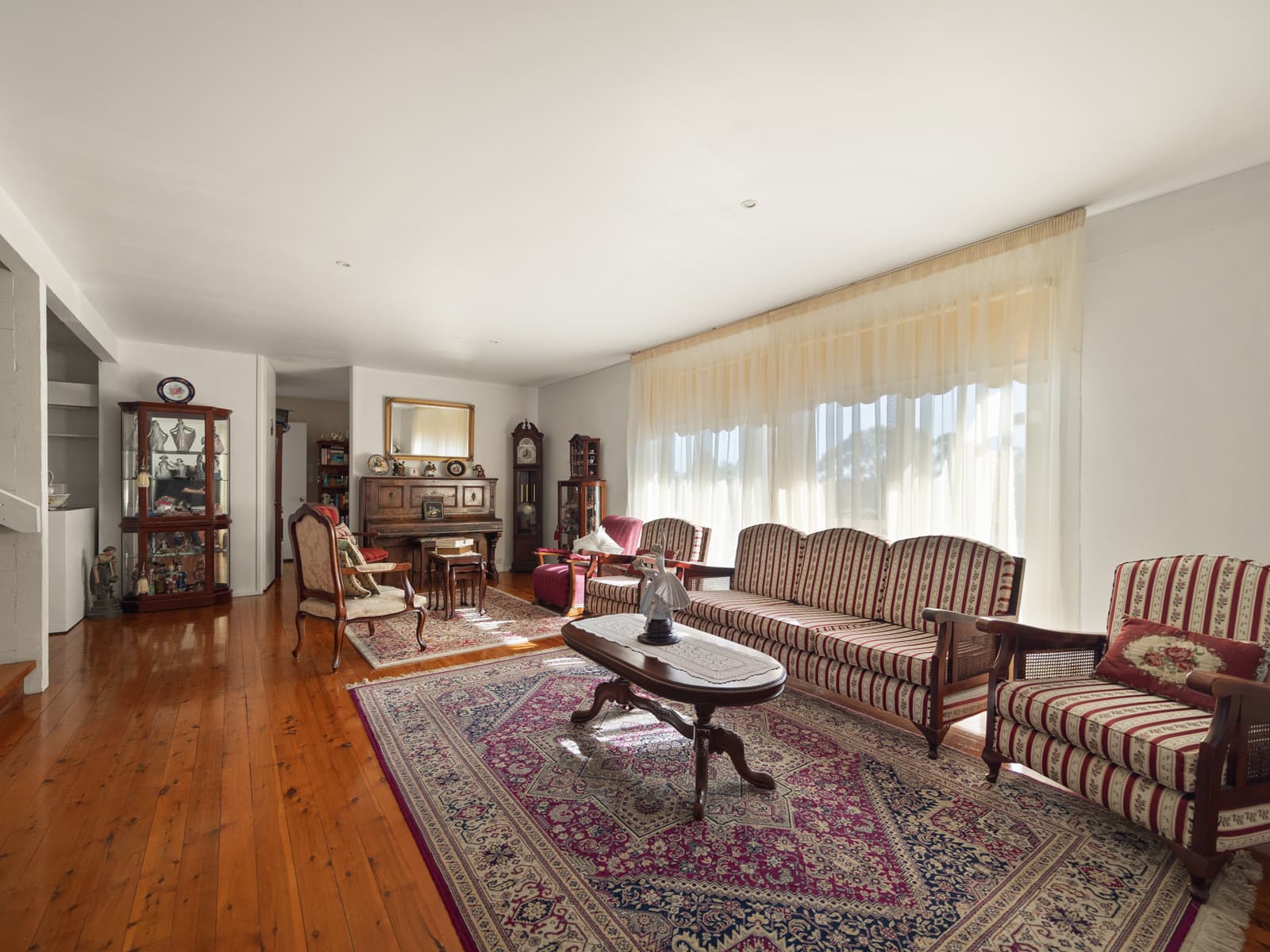 1 Tallowwood Avenue, Lugarno - Thumbnail 7