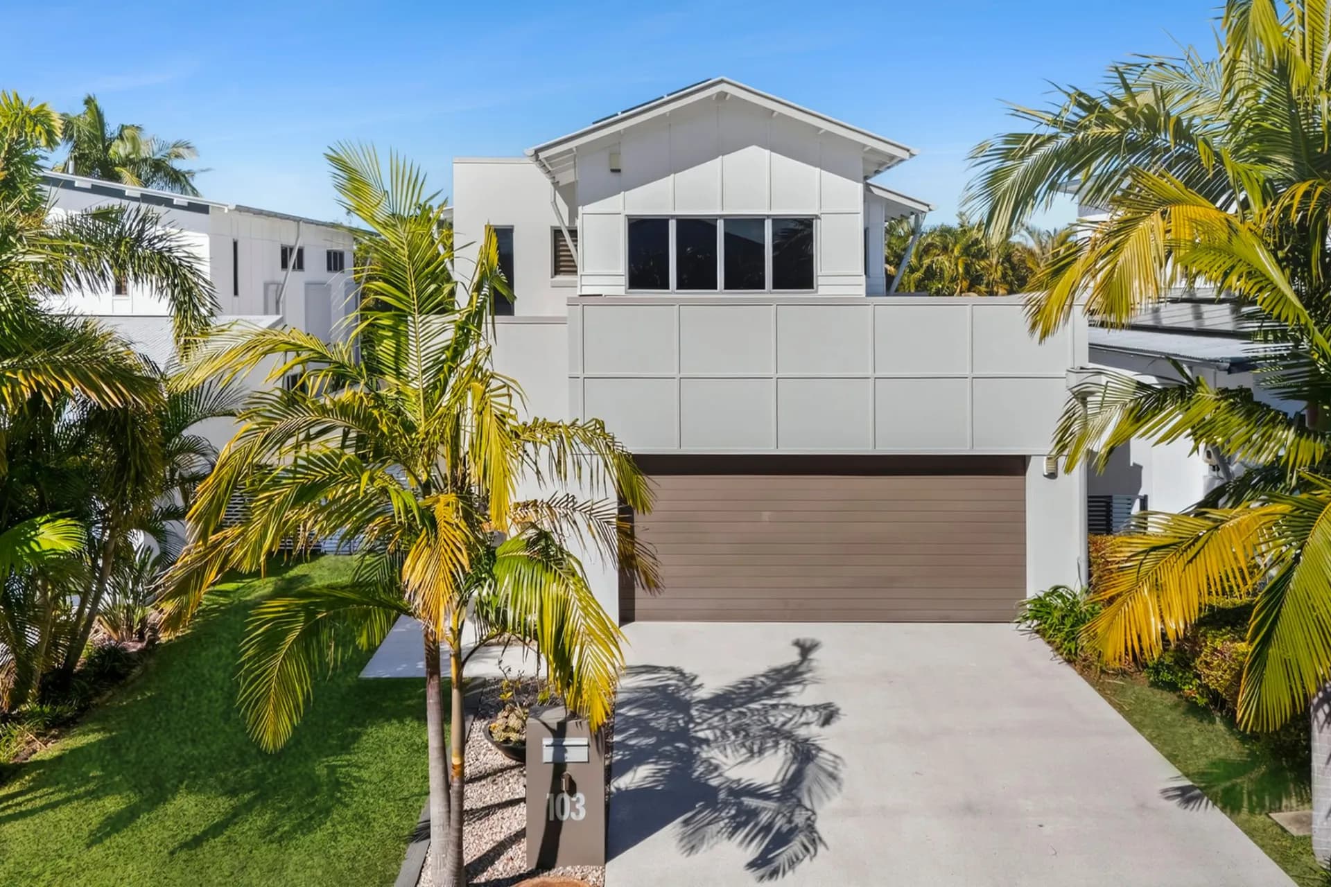 103/8 Spinnaker Drive, Sandstone Point - Thumbnail 2