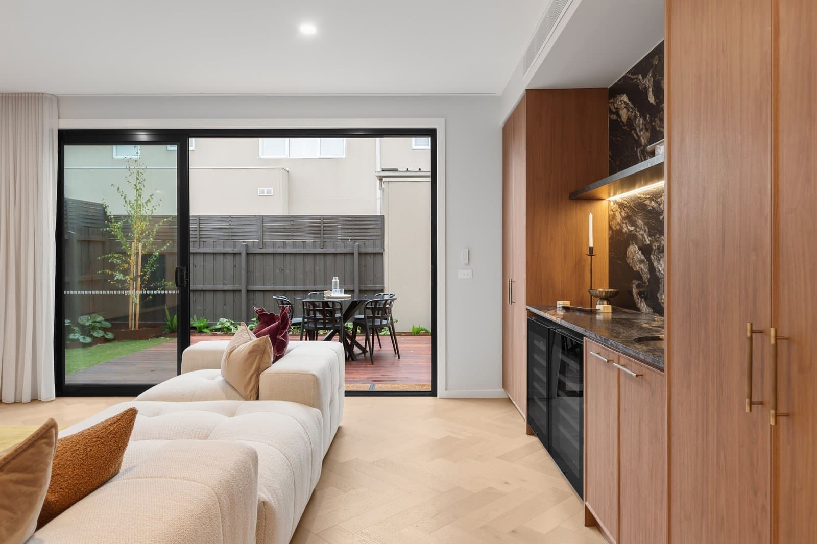 33 Kemp Avenue, Mount Waverley, Mount Waverley - Thumbnail 5