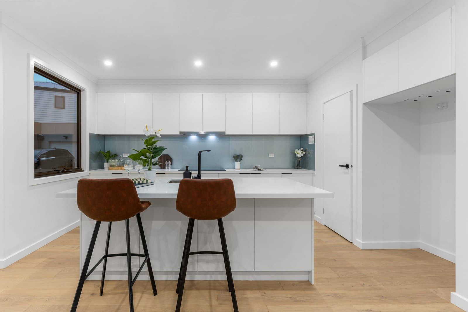 1&2/77 Larnook Crescent,
                        
                    
                    
                        
                            Aspendale, Aspendale - Thumbnail 4