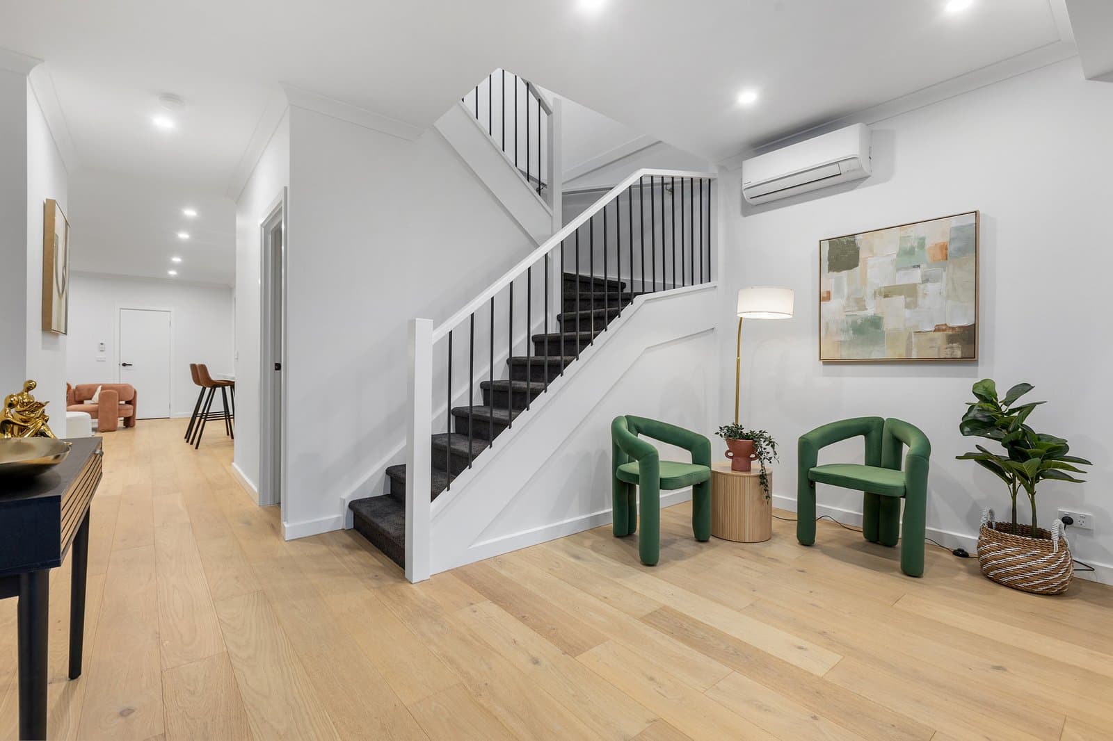 1&2/77 Larnook Crescent,
                        
                    
                    
                        
                            Aspendale, Aspendale - Thumbnail 5