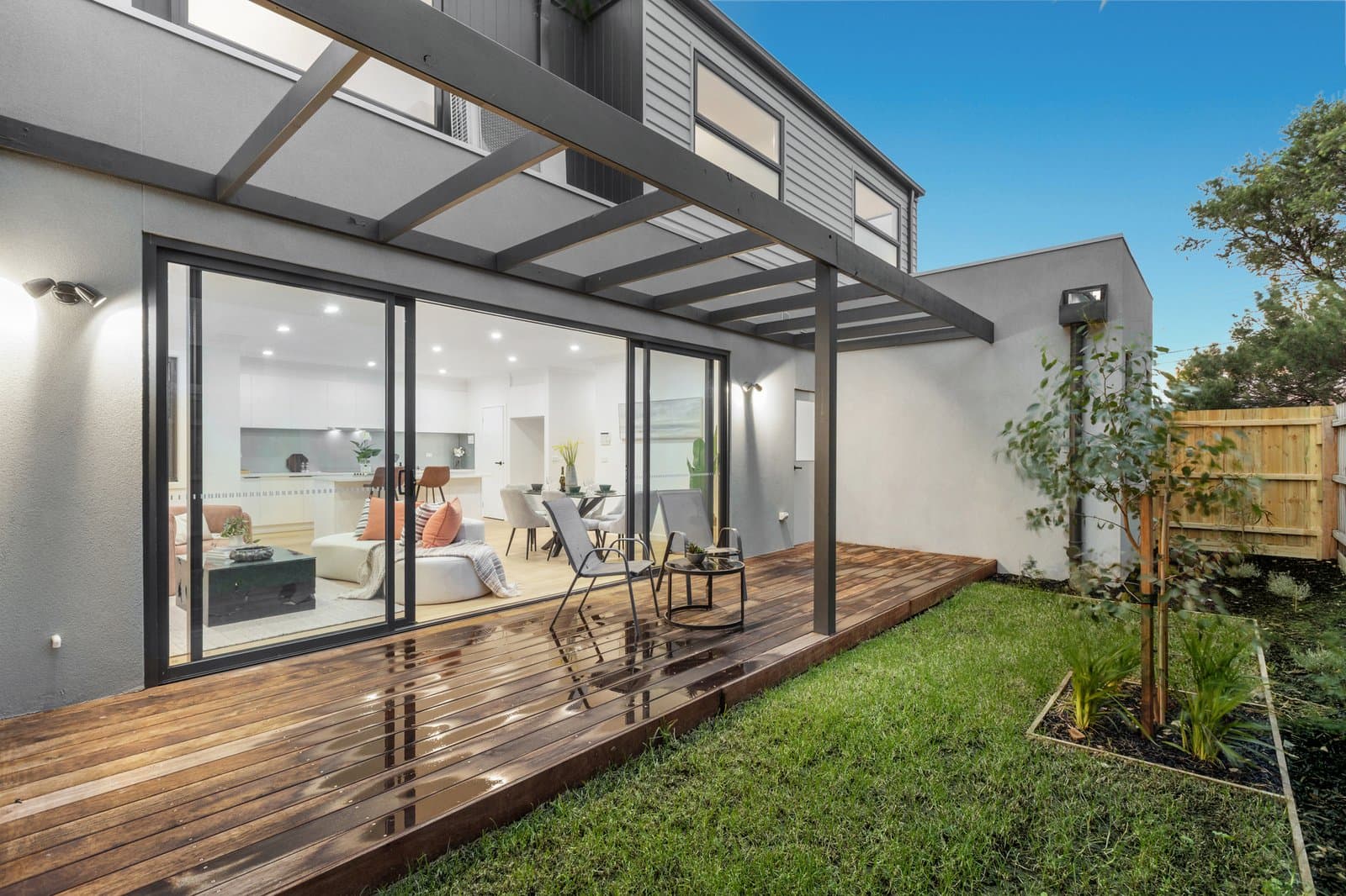 1&2/77 Larnook Crescent,
                        
                    
                    
                        
                            Aspendale, Aspendale - Thumbnail 8