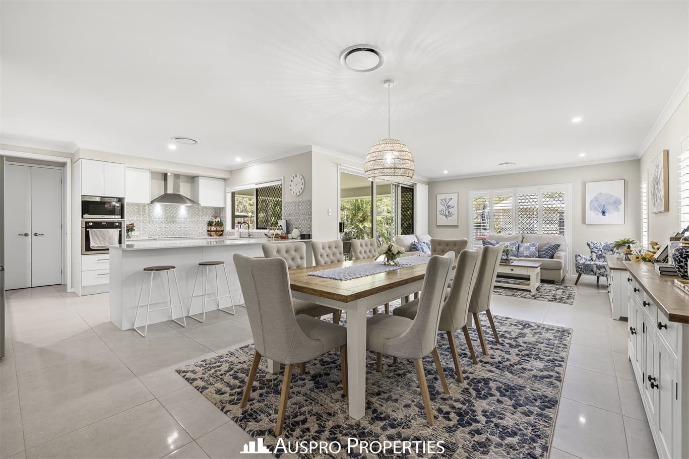39-41 Country Court, Park Ridge - Thumbnail 2