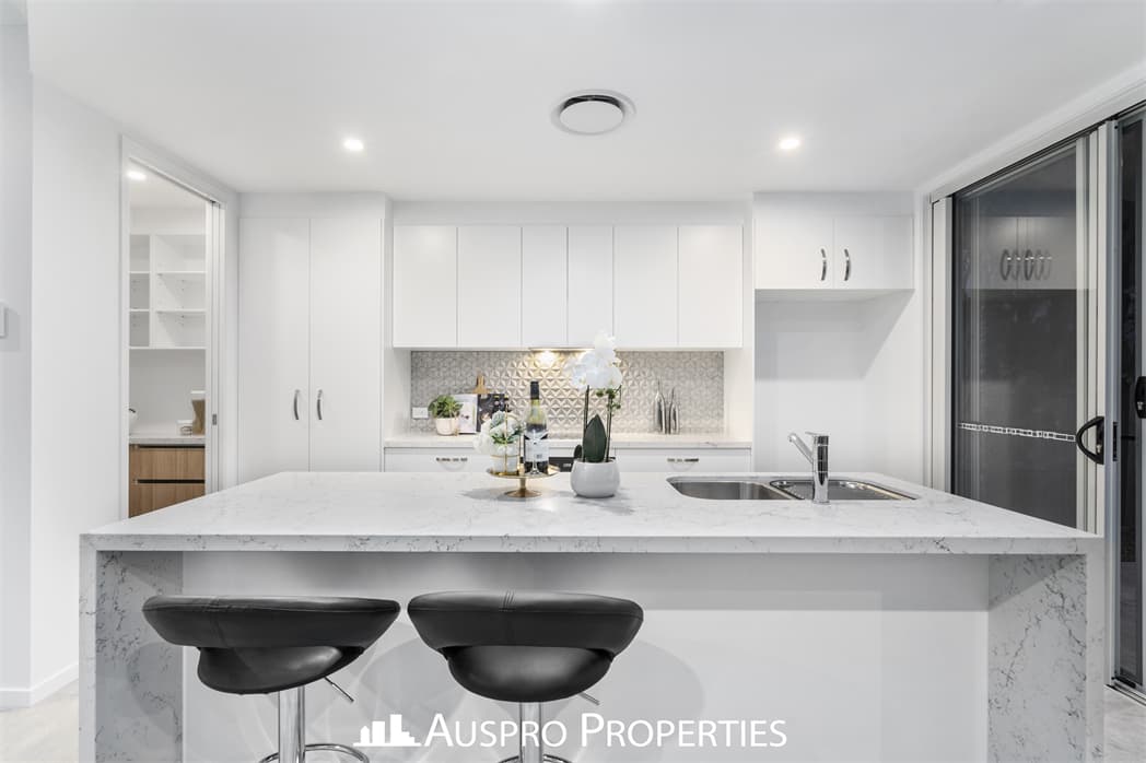 144 Armstrong Road, Cannon Hill - Thumbnail 3