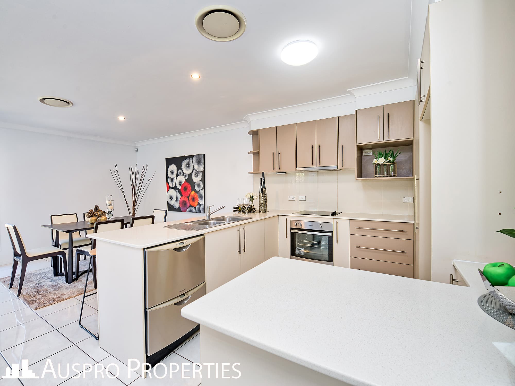 13 Girraween Cr, Parkinson - Thumbnail 2
