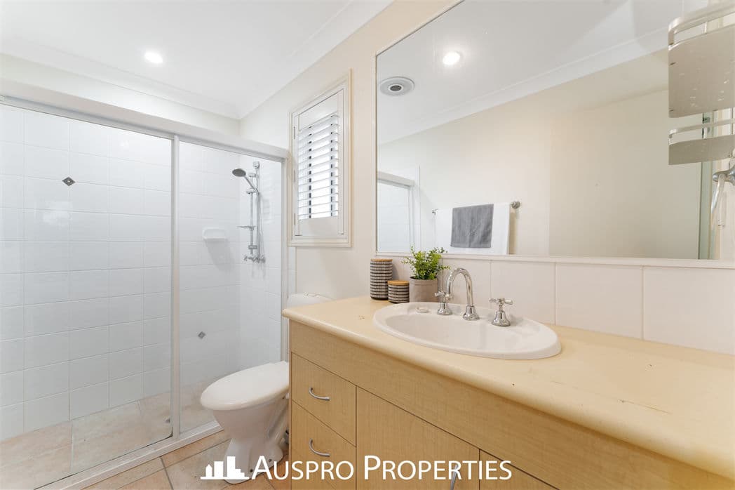 40 Sir Charles Holm Drive, Ormeau Hills - Thumbnail 8