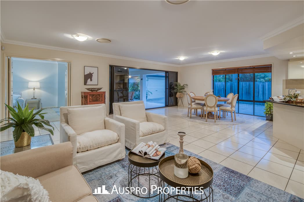 16 Spruce Bark Court, Stretton - Thumbnail 2