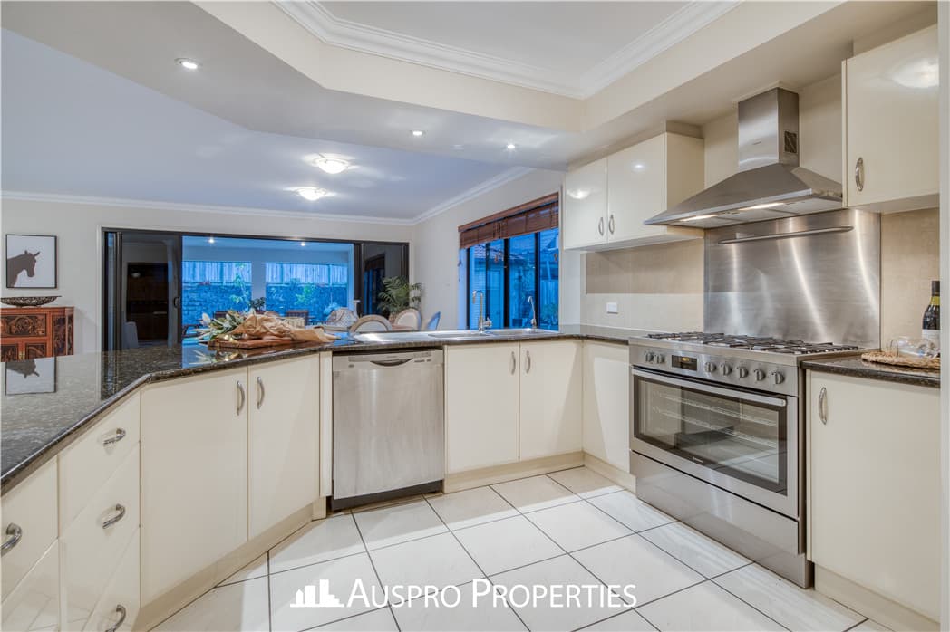 16 Spruce Bark Court, Stretton - Thumbnail 8