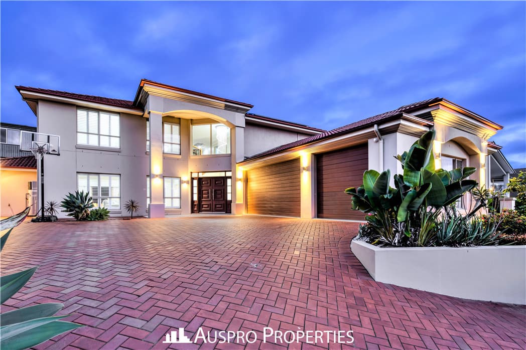 107 Hawthorn Cct, Stretton - Image 1